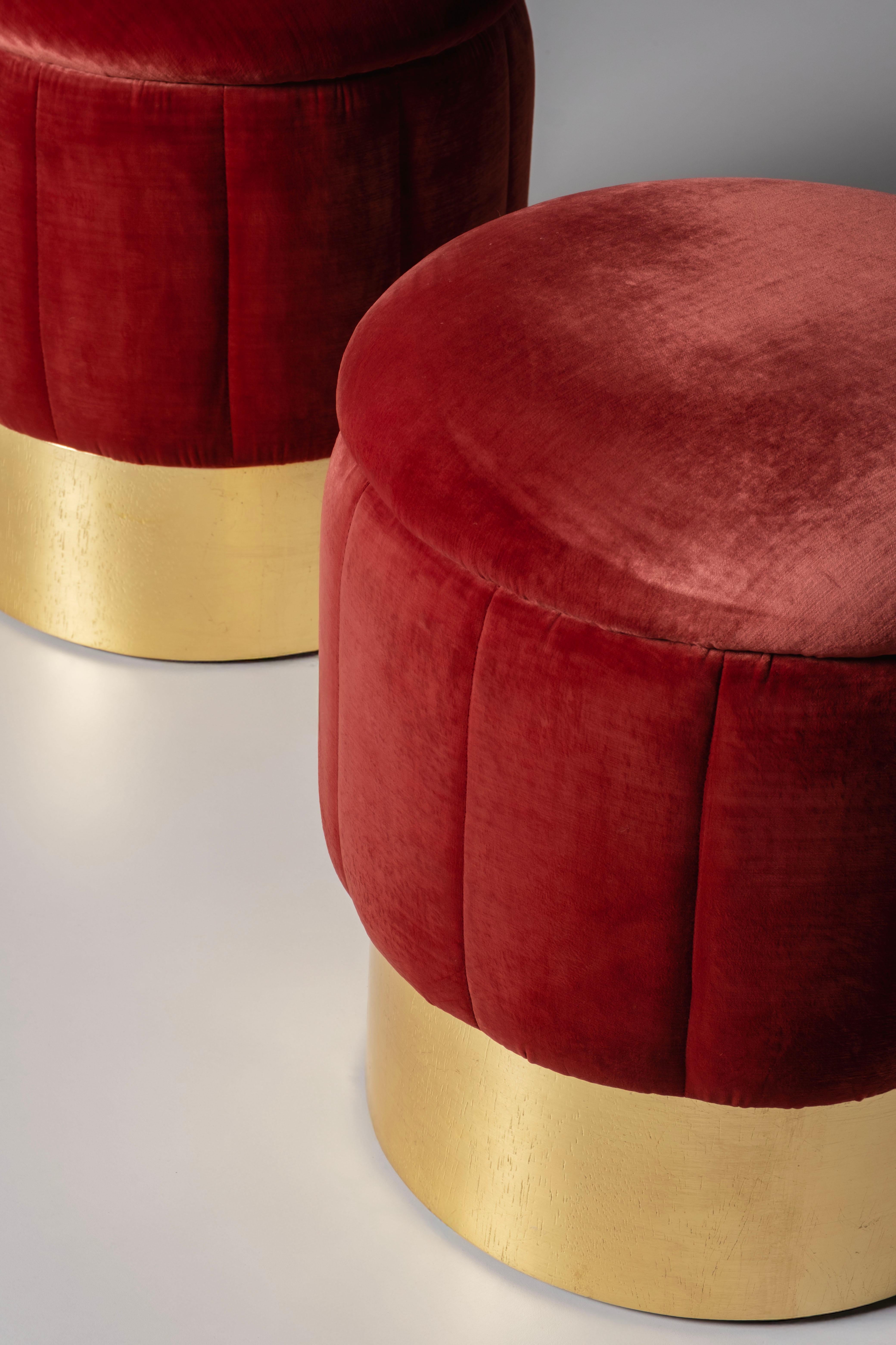 Laiton Pouf Warren moderne du milieu du siècle, velours rouge, feuille d'or, fait main par Greenapple en vente