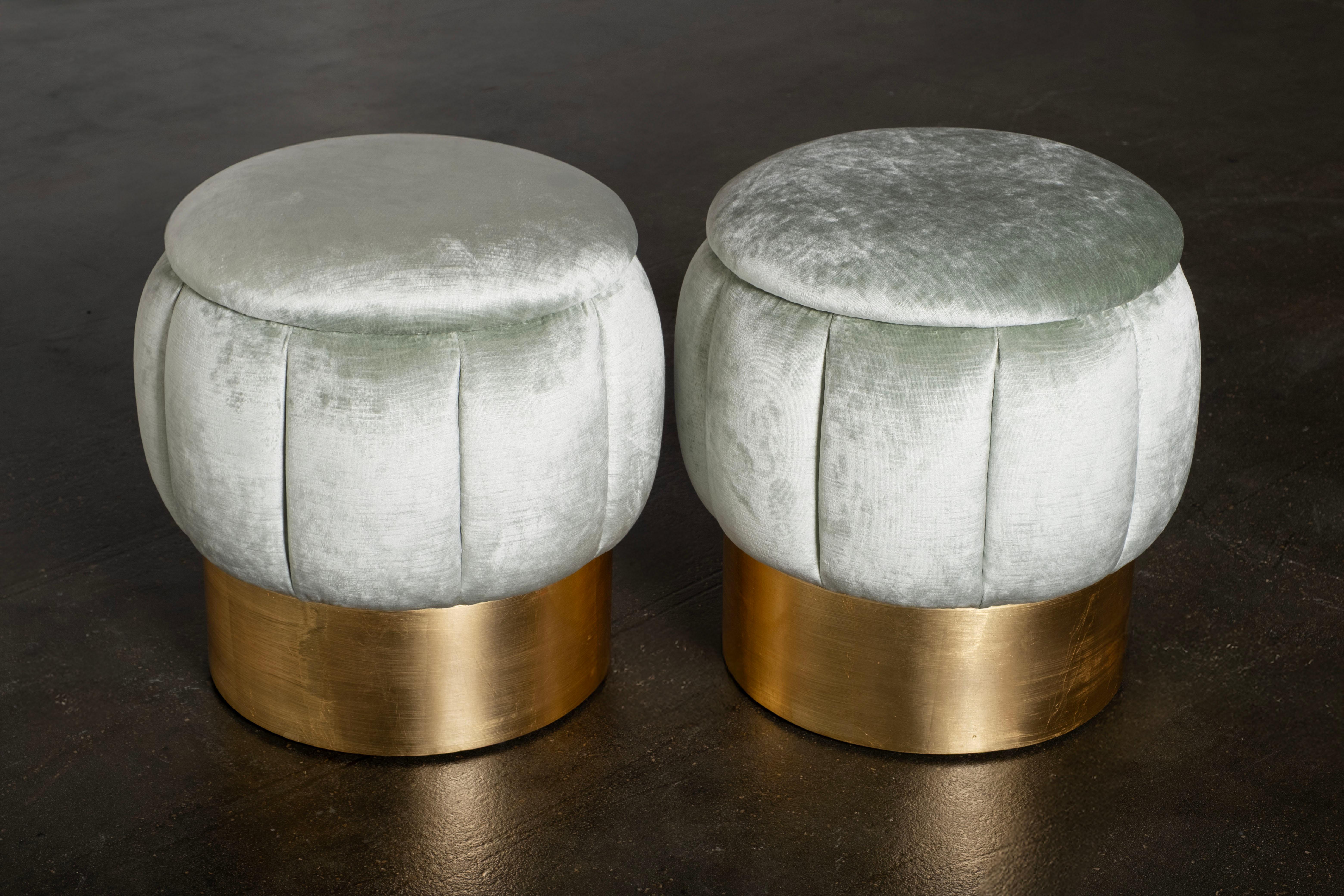Portugais Pouf Warren moderne du milieu du siècle, velours, feuille d'or, fait main par Greenapple en vente