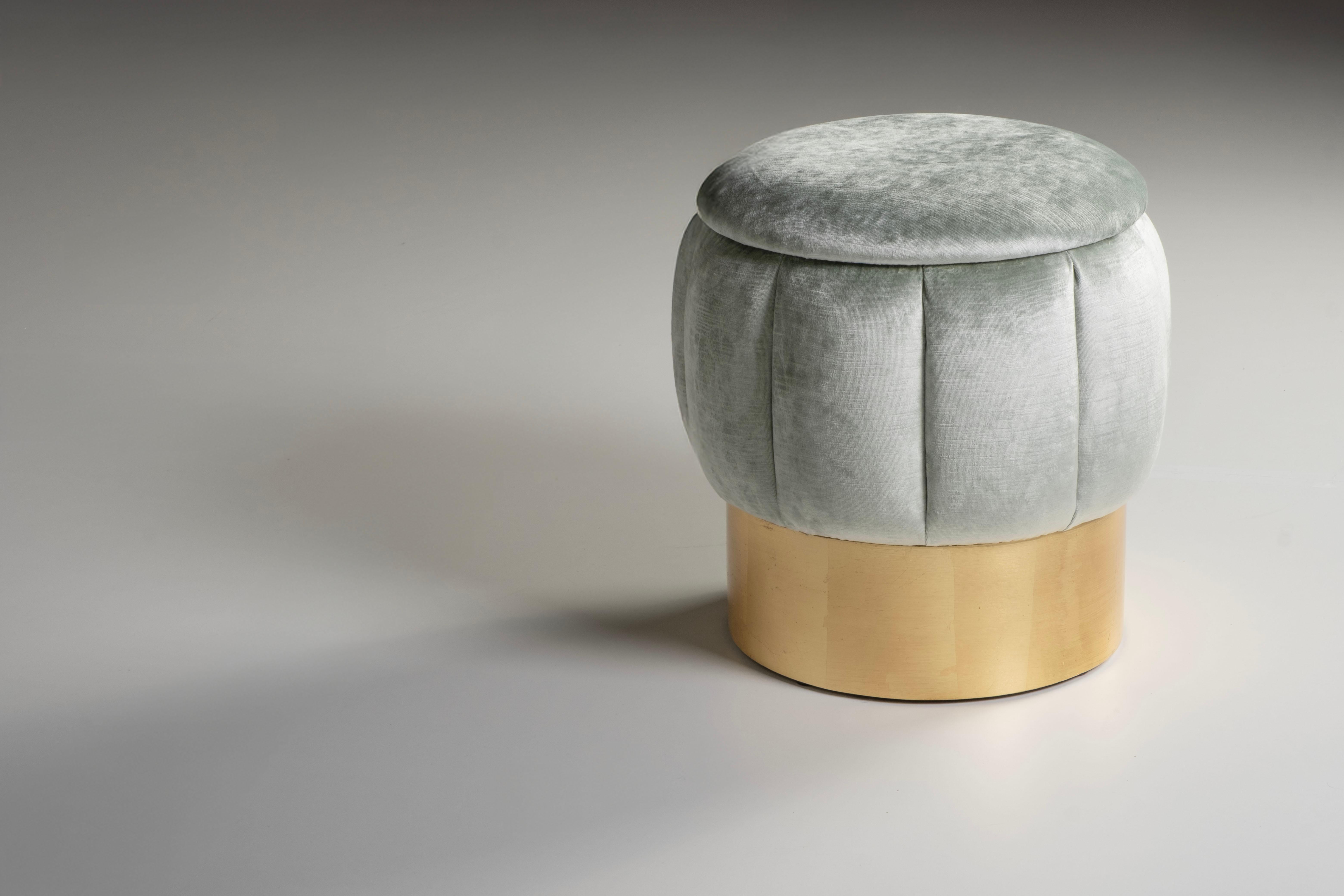 Laiton Pouf Warren moderne du milieu du siècle, velours, feuille d'or, fait main par Greenapple en vente