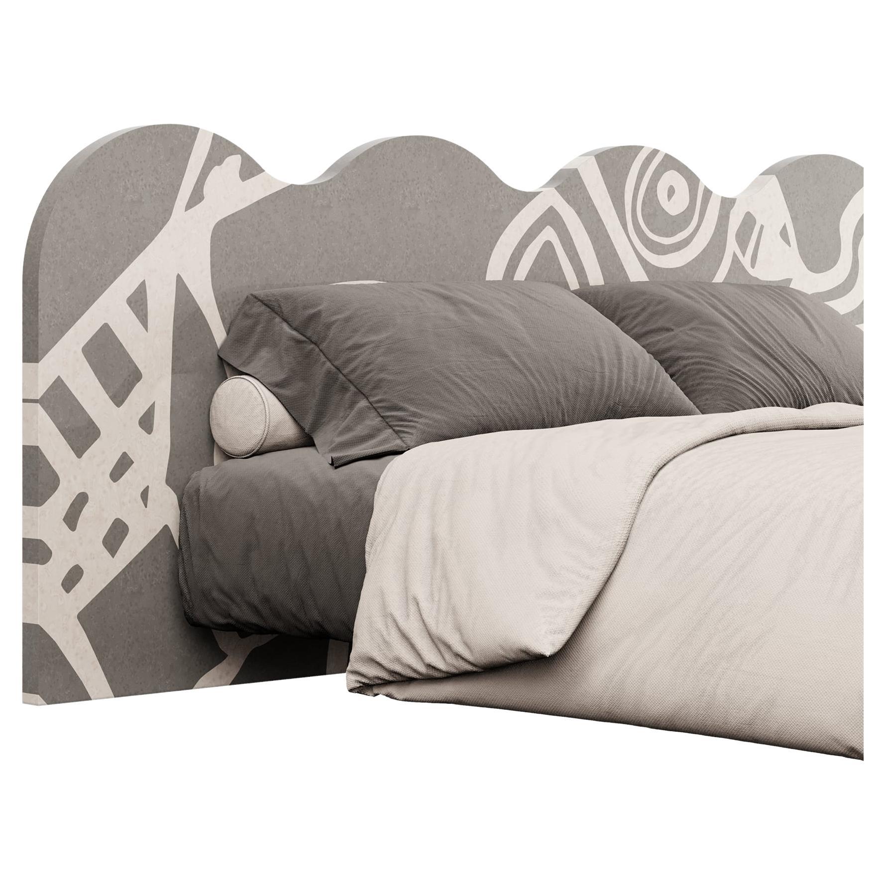 Mid-Century Modern Wellenförmiges Kopfteil aus grauem und weißem Holz mit grauem und weißem Muster für Queen-Bett