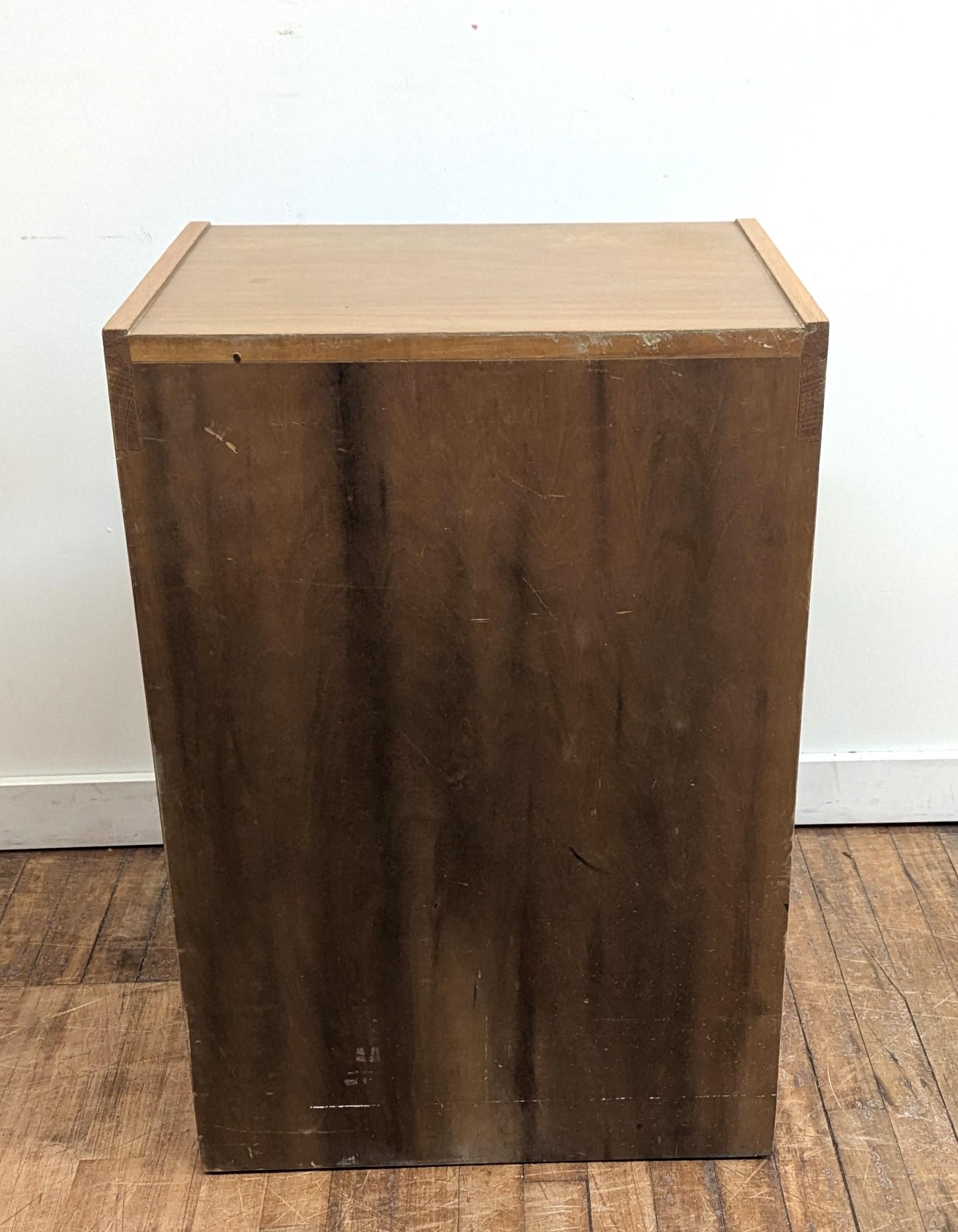 Mid Century Modern Wedge Night Stand Beistelltisch von Sligh im Angebot 1