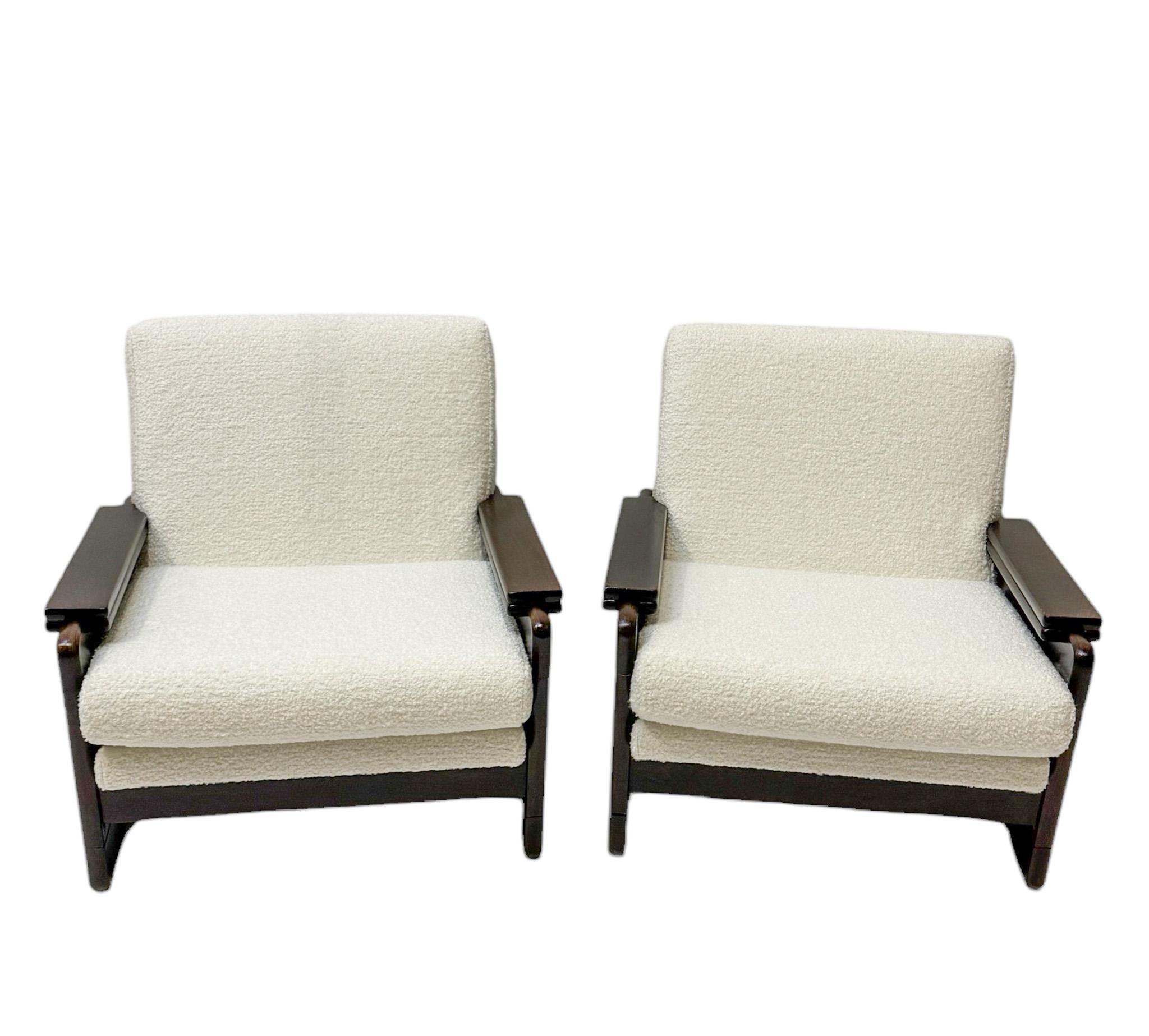Magnificent and rare pair of Mid-Century Modern lounge chairs.
In the style of Martin Visser for 't Spectrum.
Striking Dutch design from the 1970s
Solid wenge frames and re-upholstered with quality off-white bouclé fabric.
This wonderful pair of