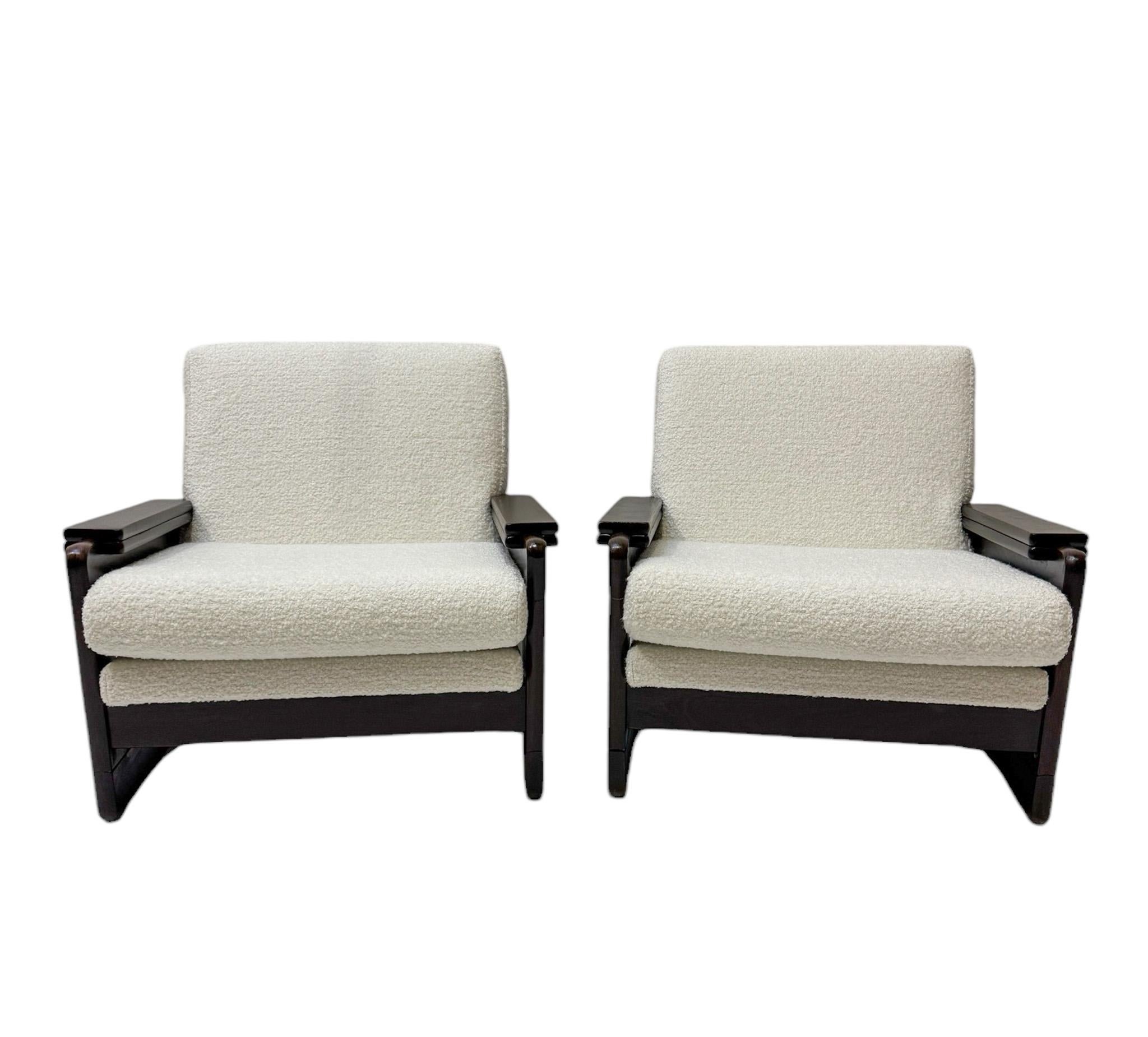 Dutch Mid-Century Modern Wenge Lounge Chairs with Bouclé Upholstery, 1970s For Sale