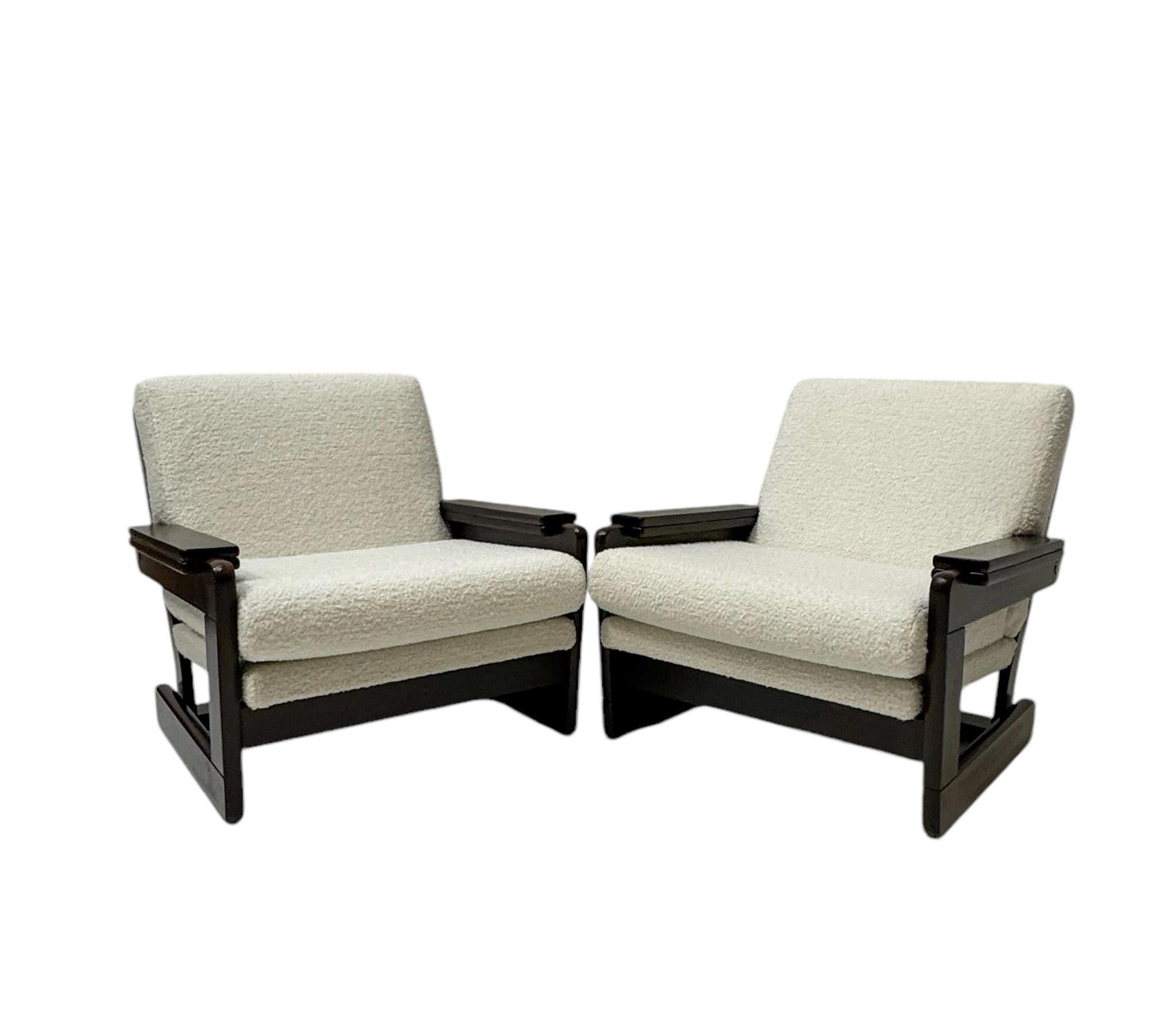 Mid-Century Modern Wenge Lounge Chairs with Bouclé Upholstery, 1970s In Good Condition For Sale In Amsterdam, NL