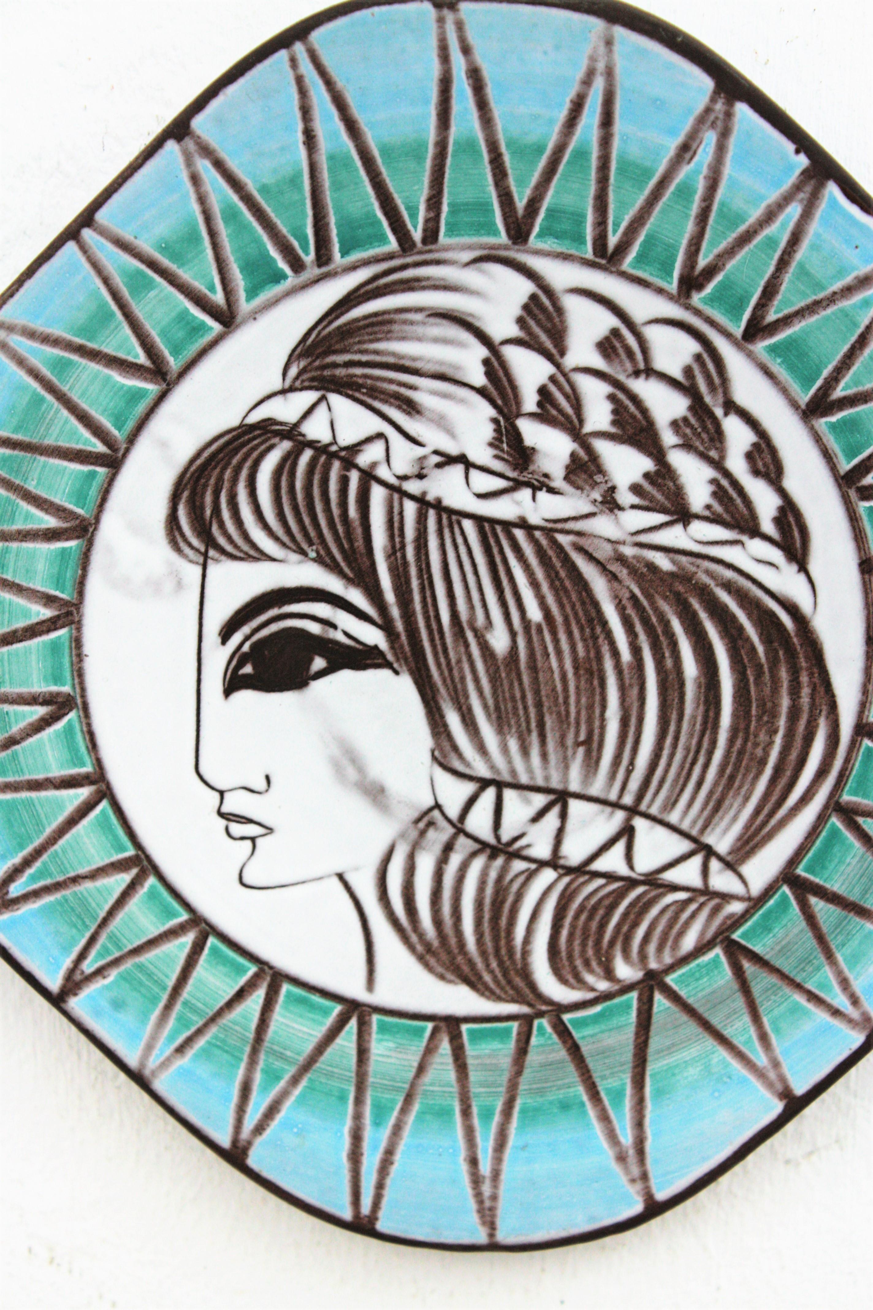 Mid-Century Modern West German Greek Goddess Glazed Ceramic Wall Plate
Beautiful West German glazed ceramic decorative plate or vide poche dish featuring a Greek Goddess surrounded by a geometric pattern, Germany, 1950s.
Impressive design and