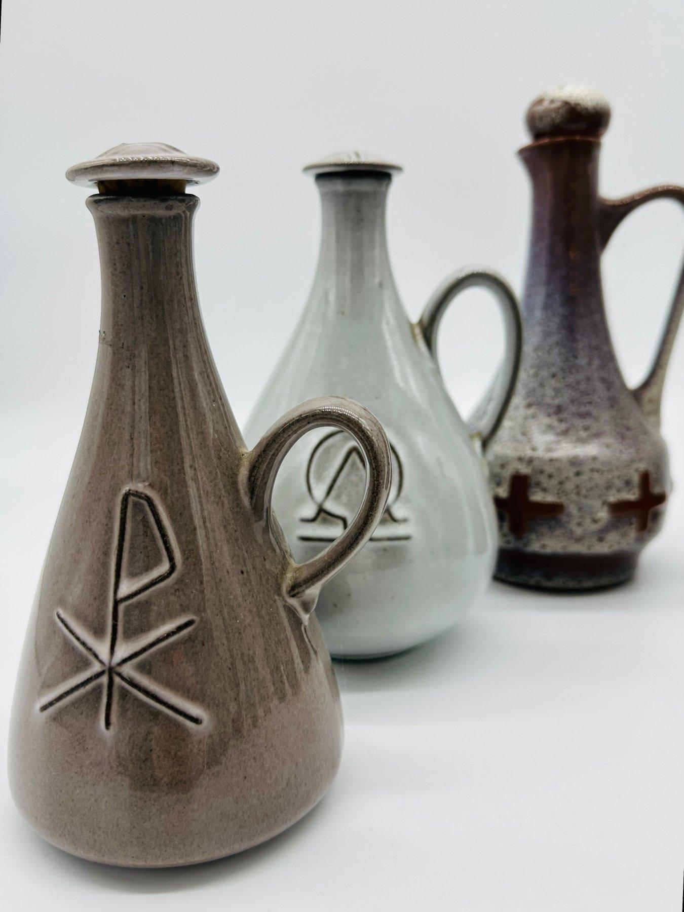 XIX secolo Vaschette per l'acqua santa della Germania Occidentale moderna di metà secolo, Laach, Ulmer, Set di 9 in vendita