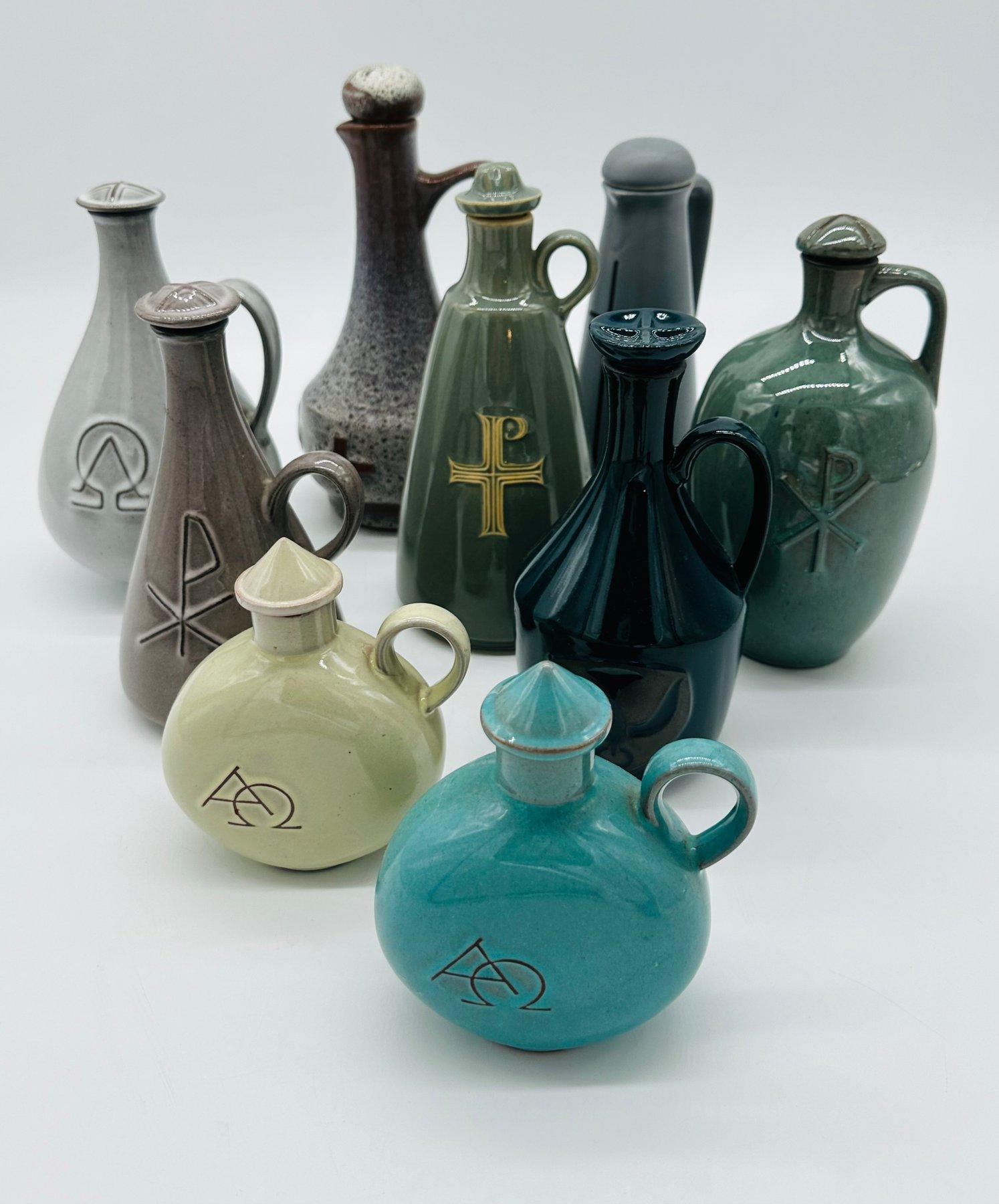 Cotto Vaschette per l'acqua santa della Germania Occidentale moderna di metà secolo, Laach, Ulmer, Set di 9 in vendita