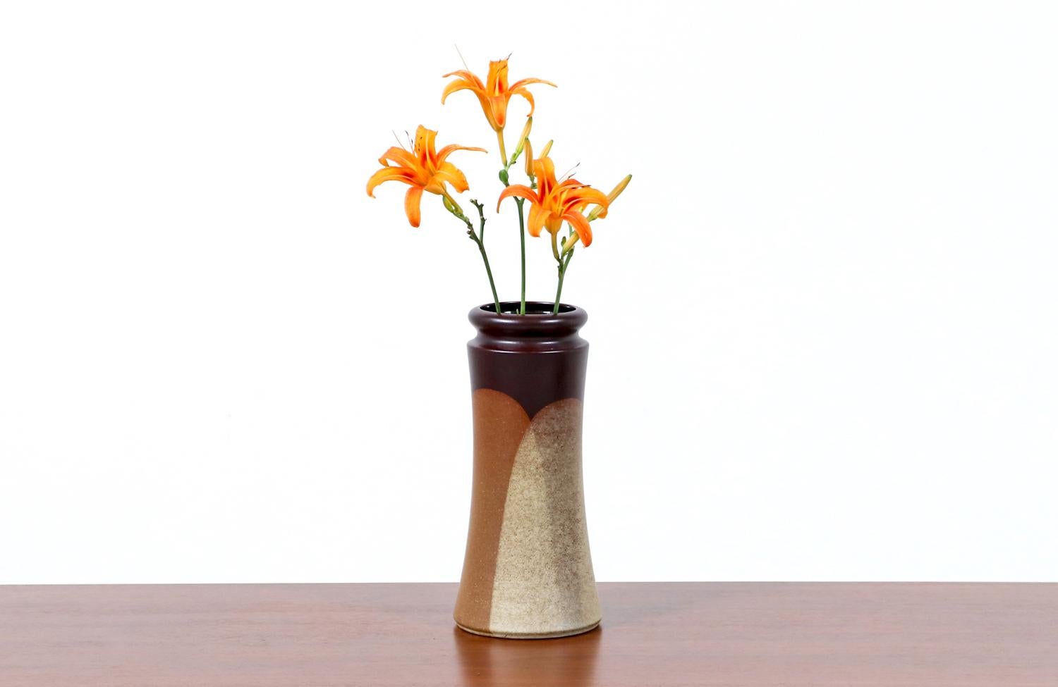 Mid-Century Modern West German Vase by Raymor In Excellent Condition For Sale In Los Angeles, CA