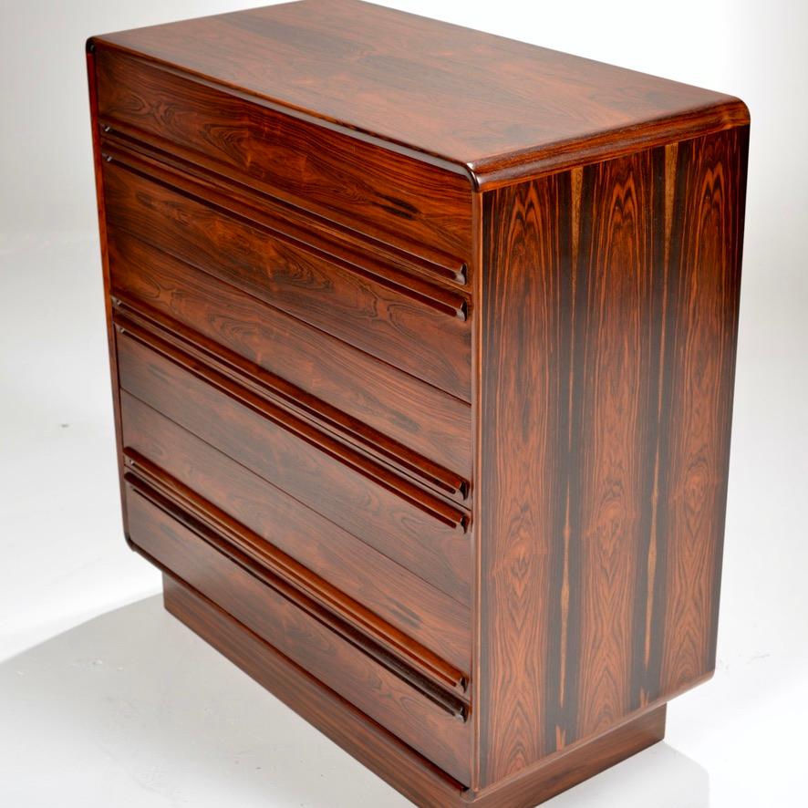 Mid-Century Modern Westnofa 6-Drawer Rosewood Dresser In Excellent Condition In Los Angeles, CA