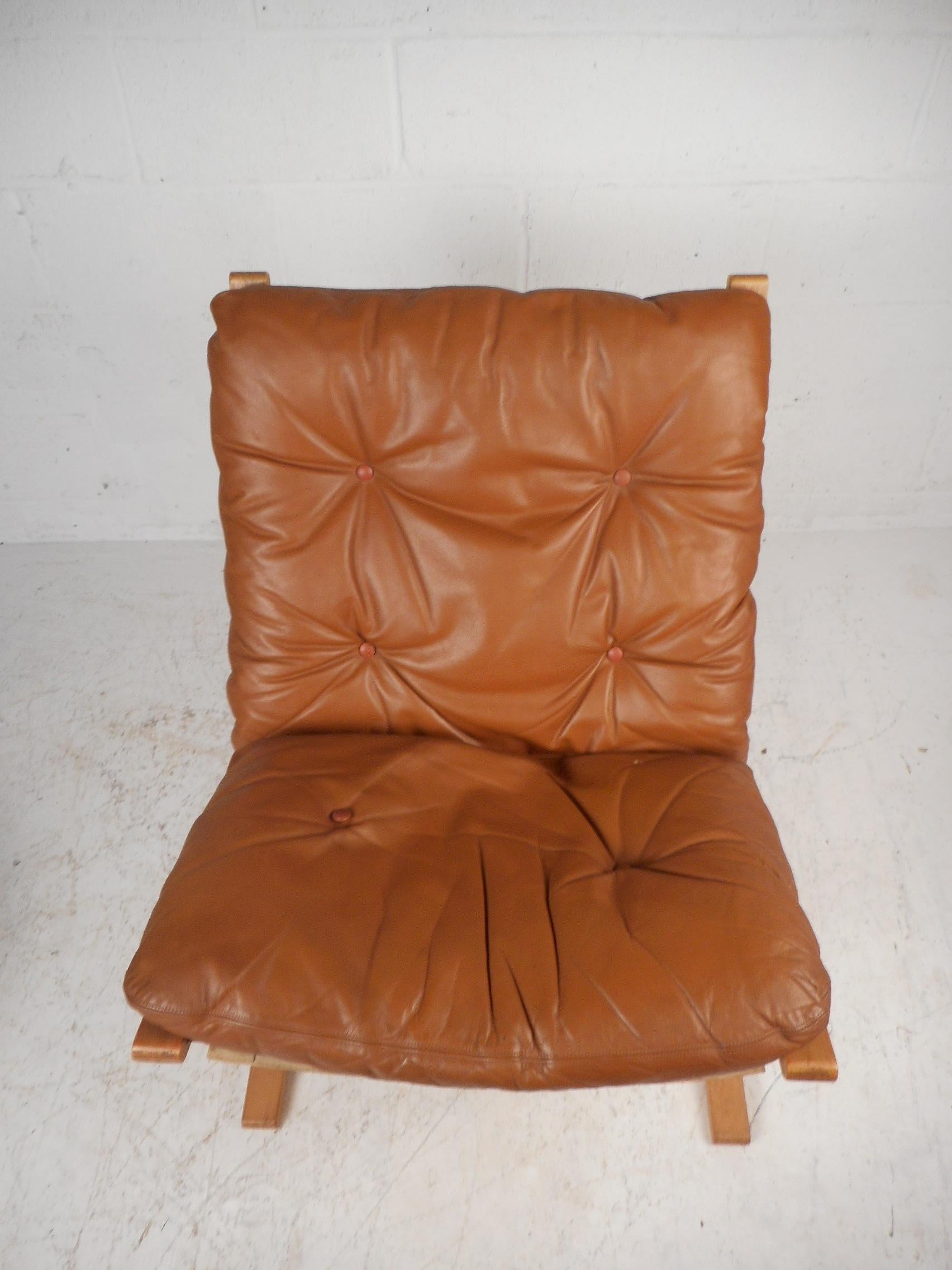 Mid-Century Modern Westnofa Lounge Chair and Ottoman In Good Condition In Brooklyn, NY