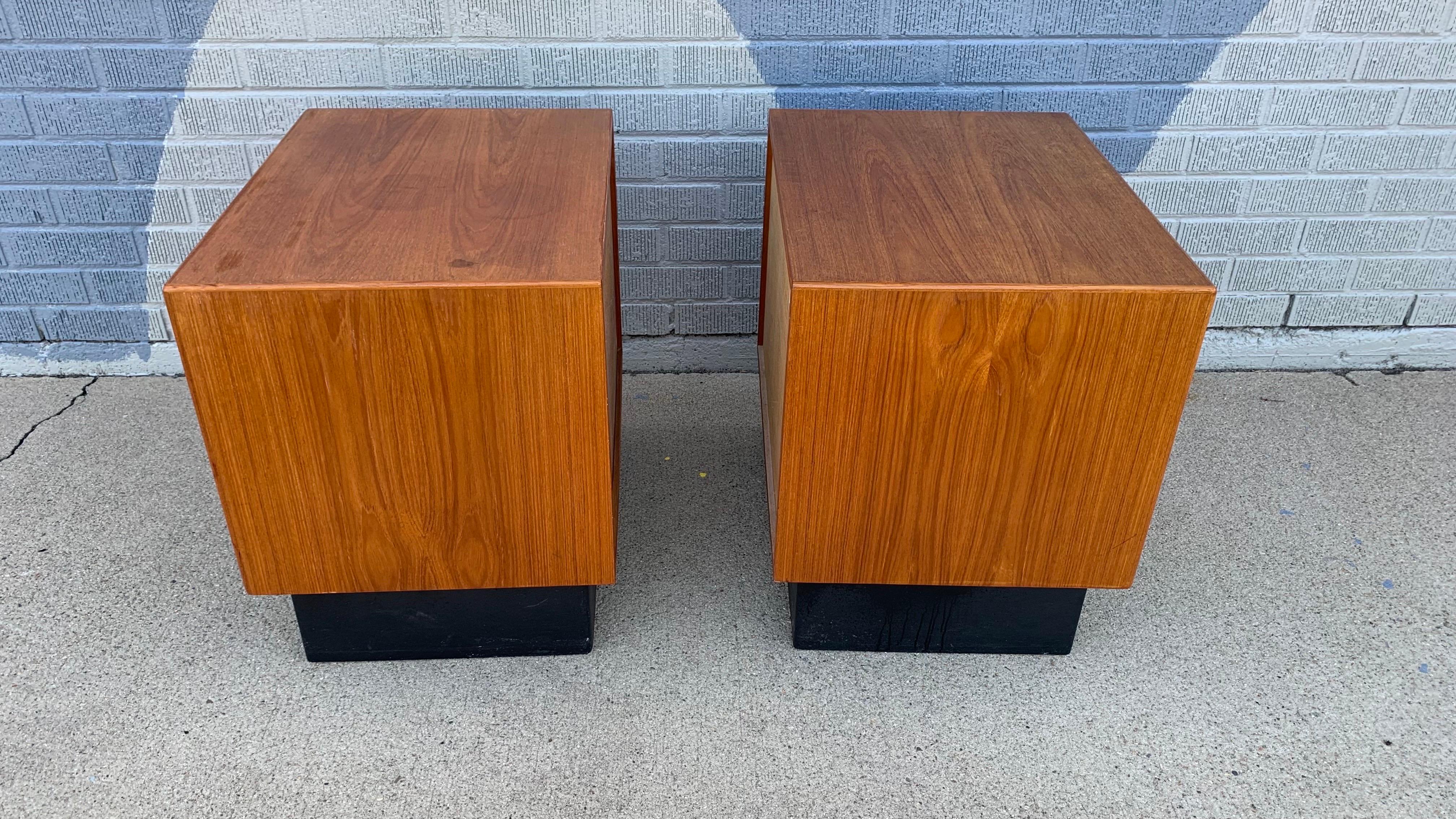 Mid Century Modern Westnofa Nightstands, a Pair In Good Condition For Sale In Wheat Ridge, CO