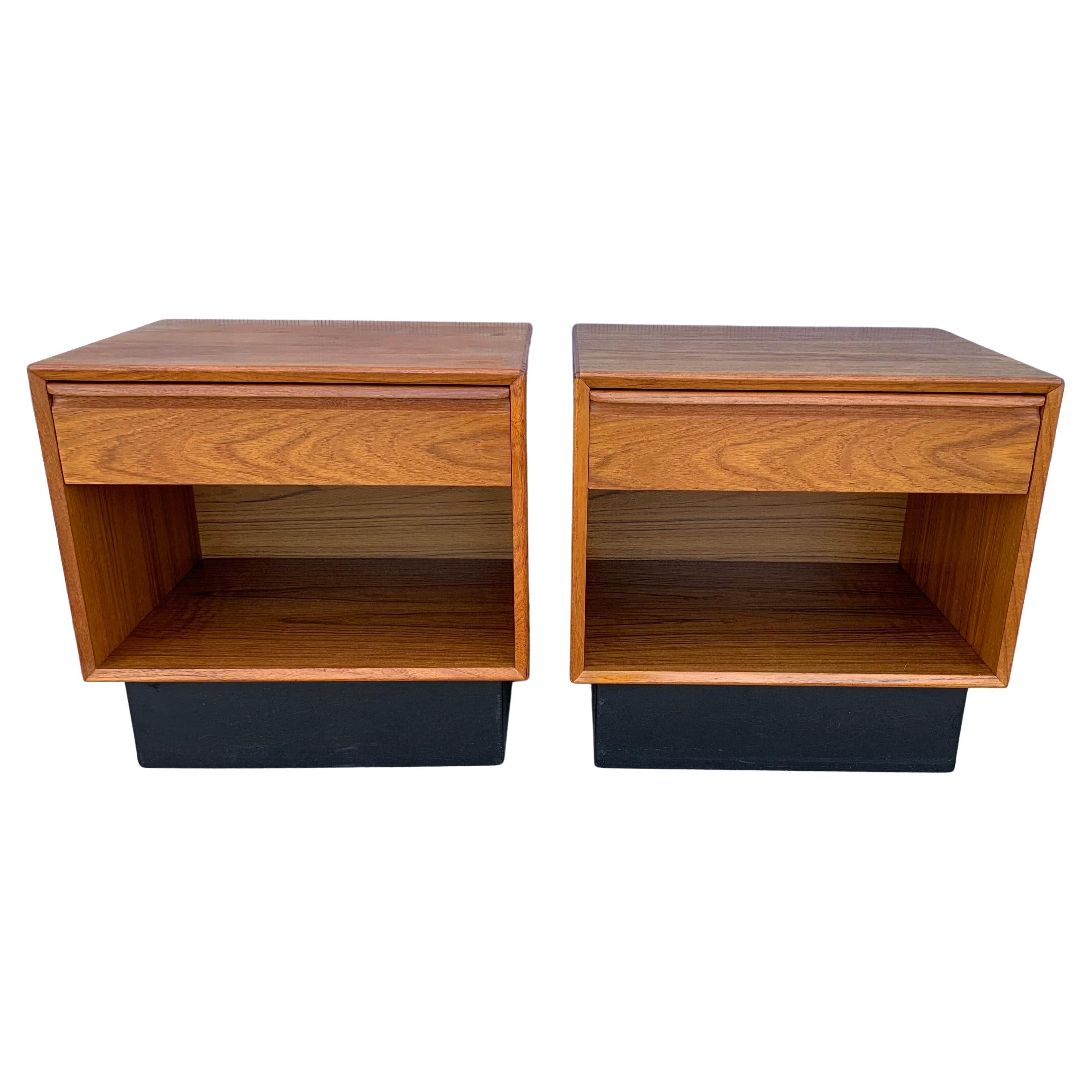 Mid Century Modern Westnofa Nightstands, a Pair For Sale
