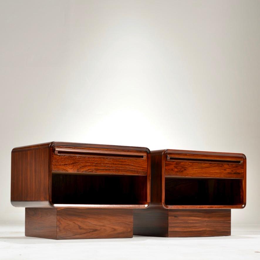 Set of two nightstands designed and manufactured by Westnofa Furniture in Norway circa 1960s, recently refinished and in excellent condition. Featuring a Brazilian rosewood frame with a dovetailed drawer. These nightstands sit on a rectangular