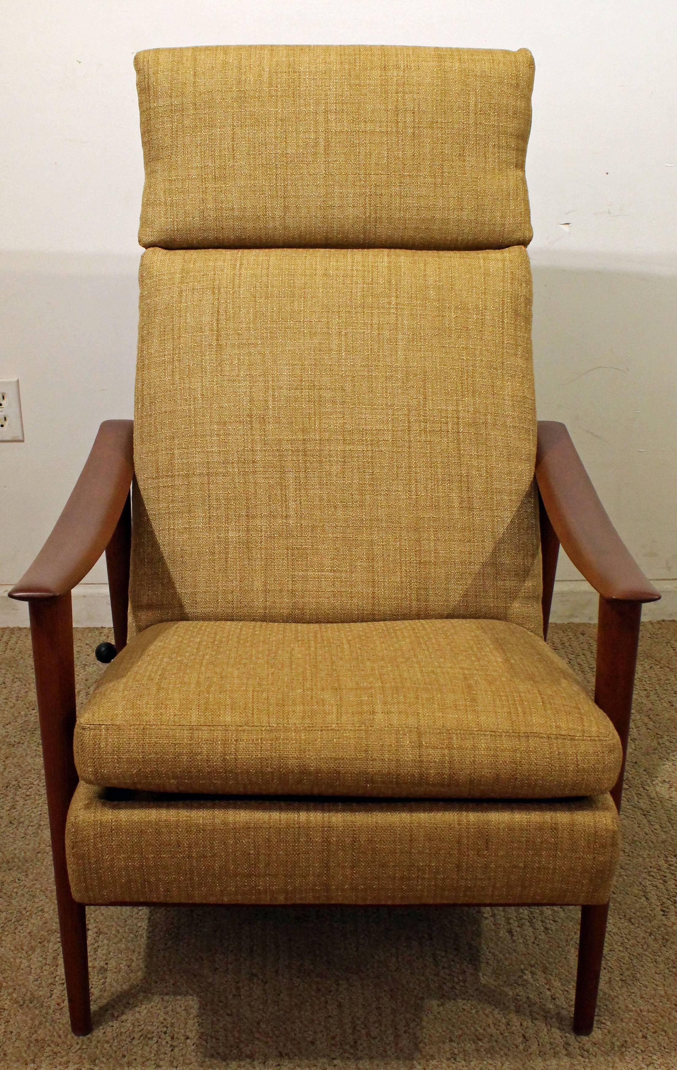 Scandinavian Modern Mid-Century Modern Westnofa Teak Adjustable Lounge Chair and Ottoman