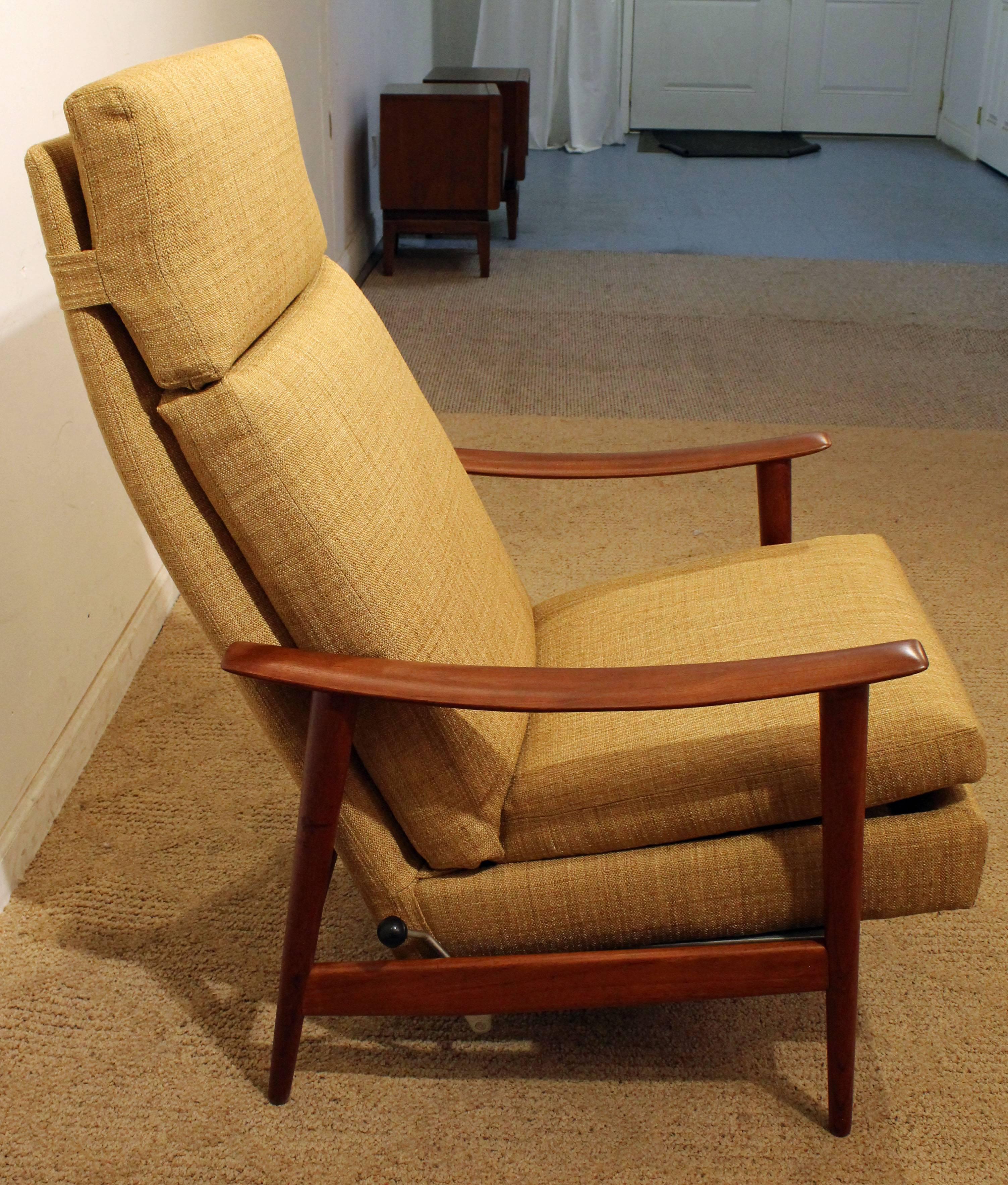 Mid-Century Modern Westnofa Teak Adjustable Lounge Chair and Ottoman In Excellent Condition In Wilmington, DE