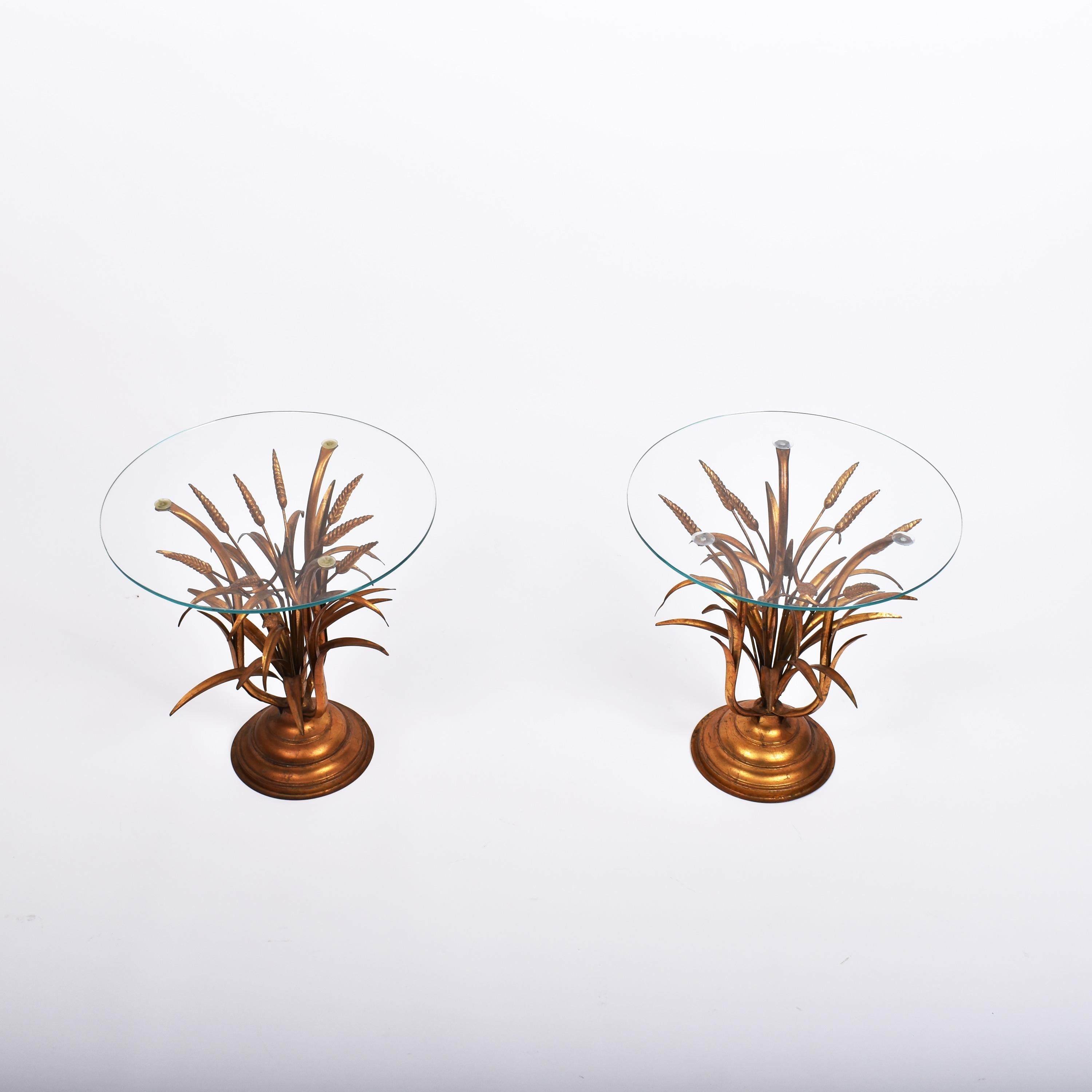 Set of two gilded side tables, made of a bunch of wheat heads and a round glas top.
Typical of the Venetian revival of the seventies, nowadays Hollywood Regency.
These tables are very decorative and light up the surroundings.
Good condition, nice