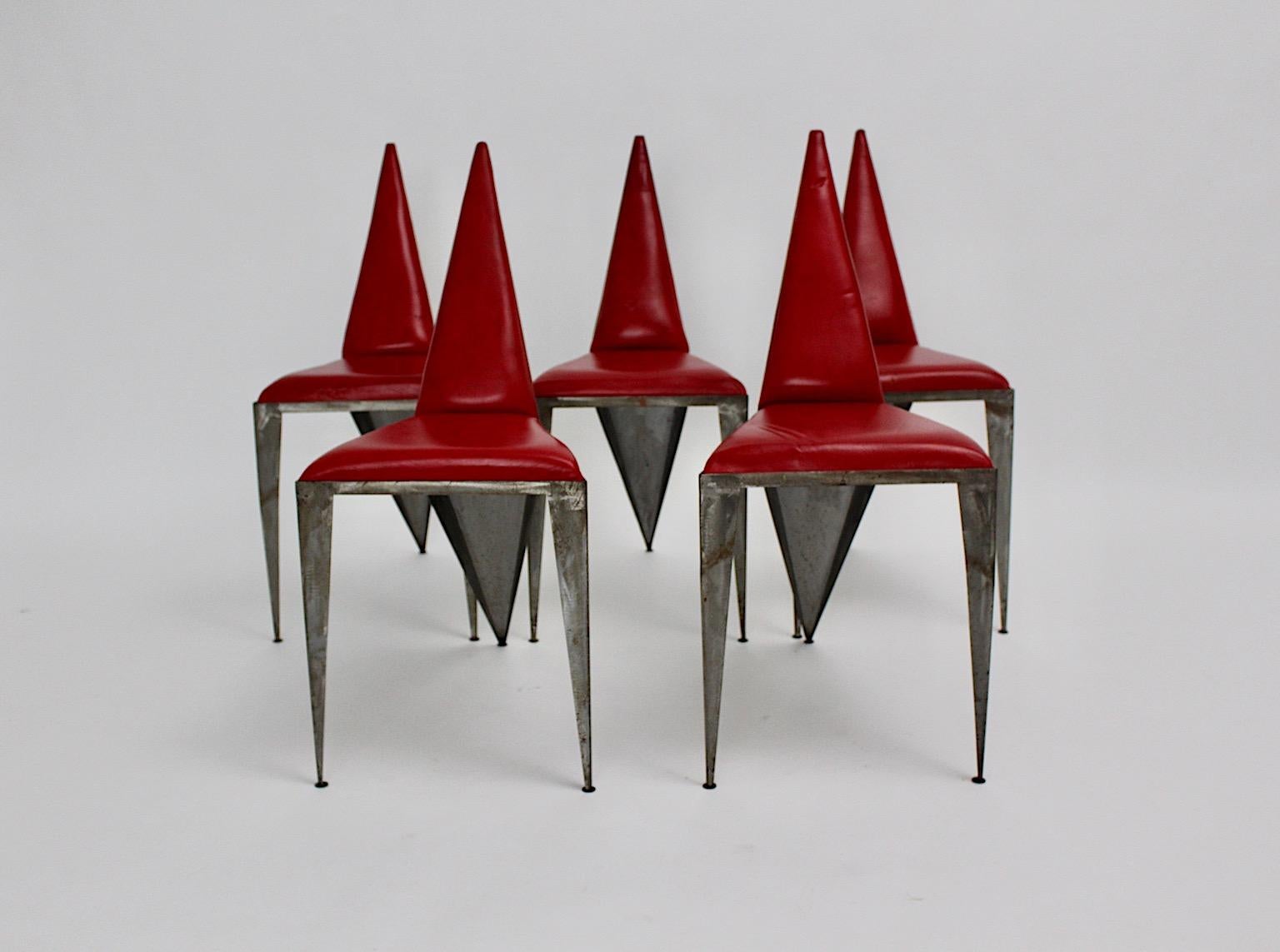 Mid Century Modern Whimsical Iron Geometric Red Dining Chairs 1970s Austria État moyen - En vente à Vienna, AT