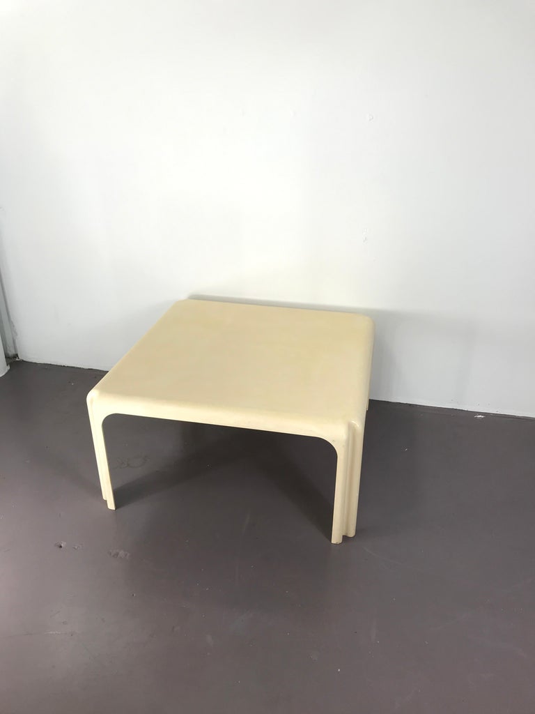 MidCentury Modern White Acrylic Coffee Table by Vico Magistretti for