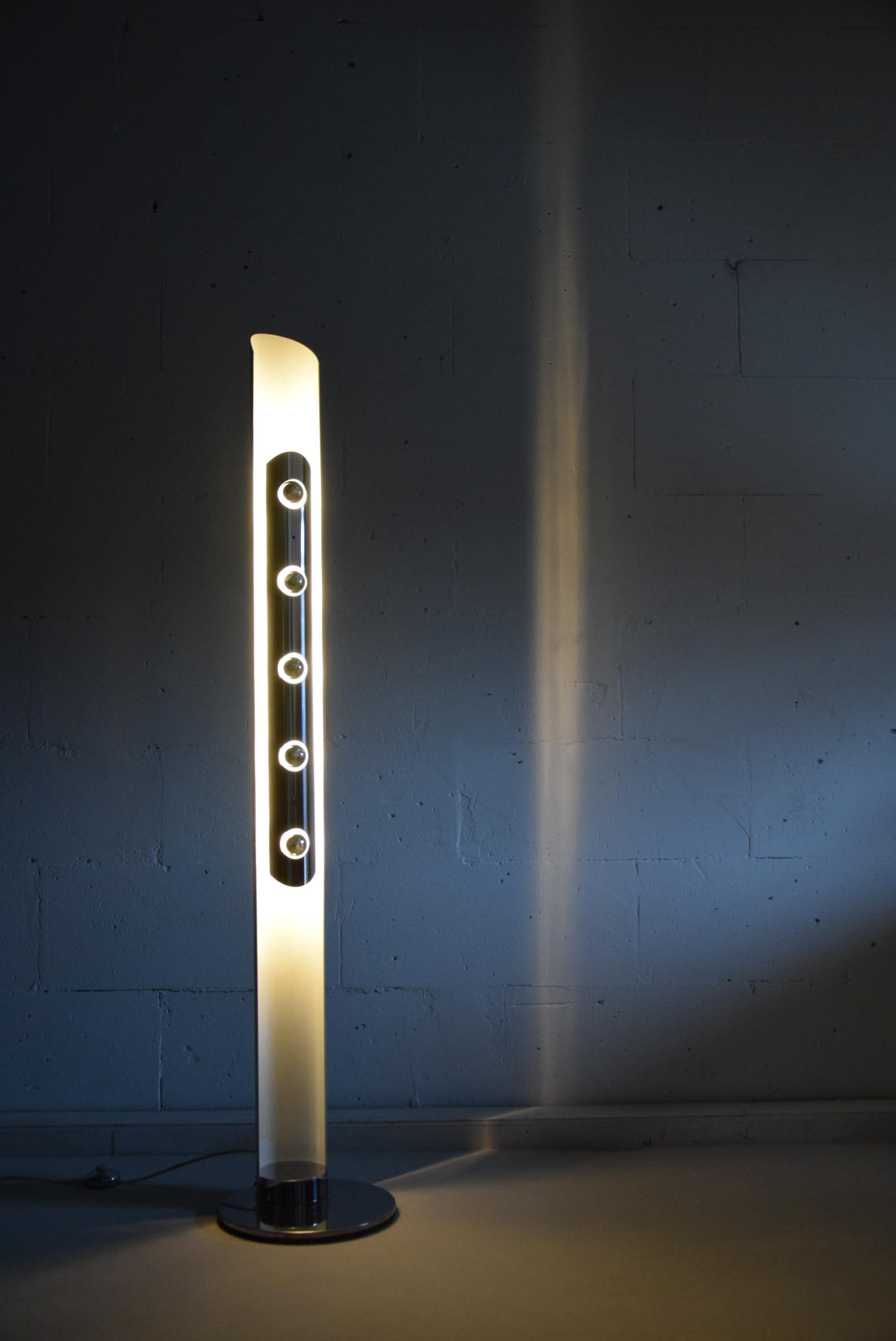 Peint Lampadaire italien blanc et chromé mi-siècle moderne de Tronconi en vente
