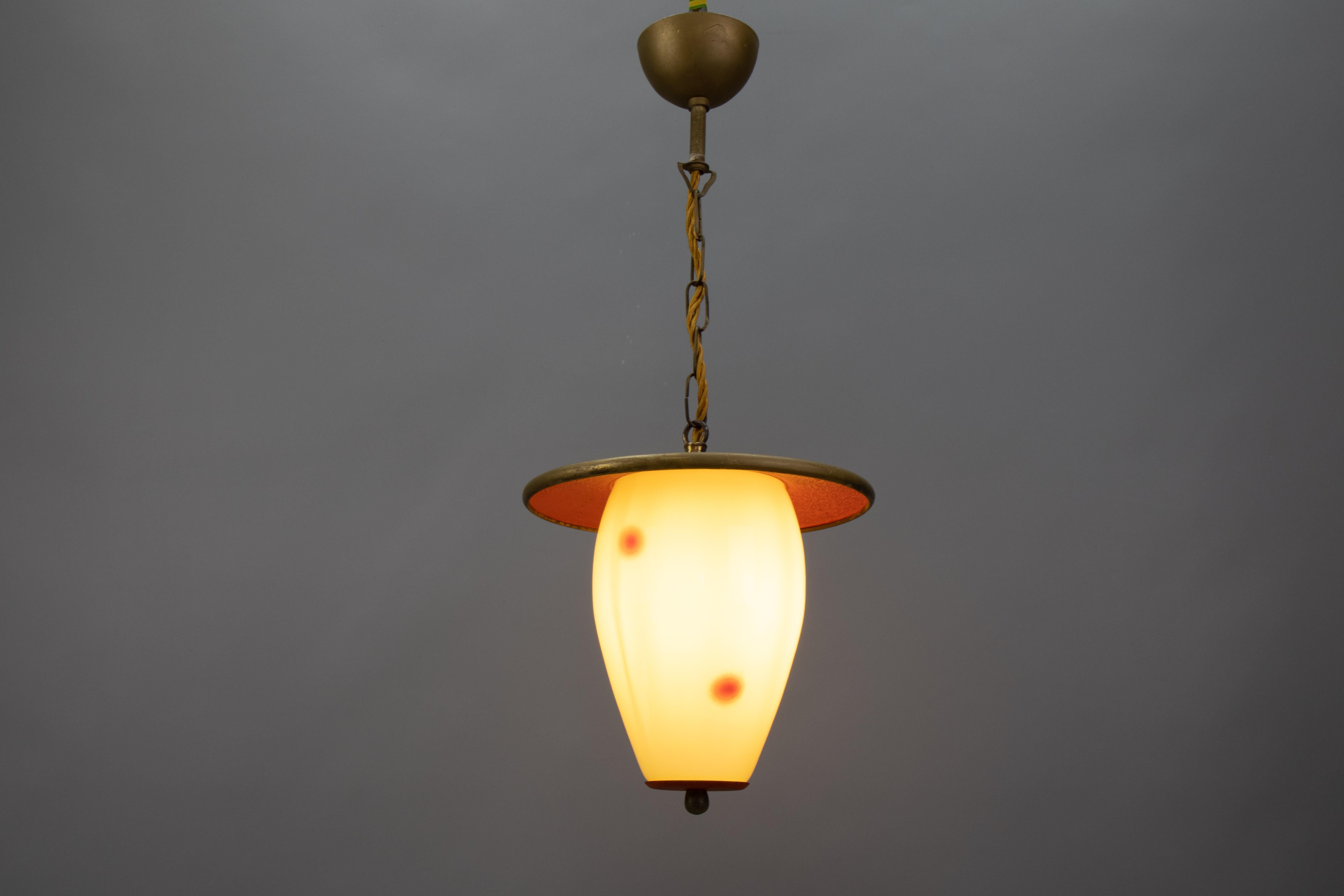 Farol colgante moderno de mediados de siglo con puntos blancos y rojos, Alemania, años 50 en venta 13