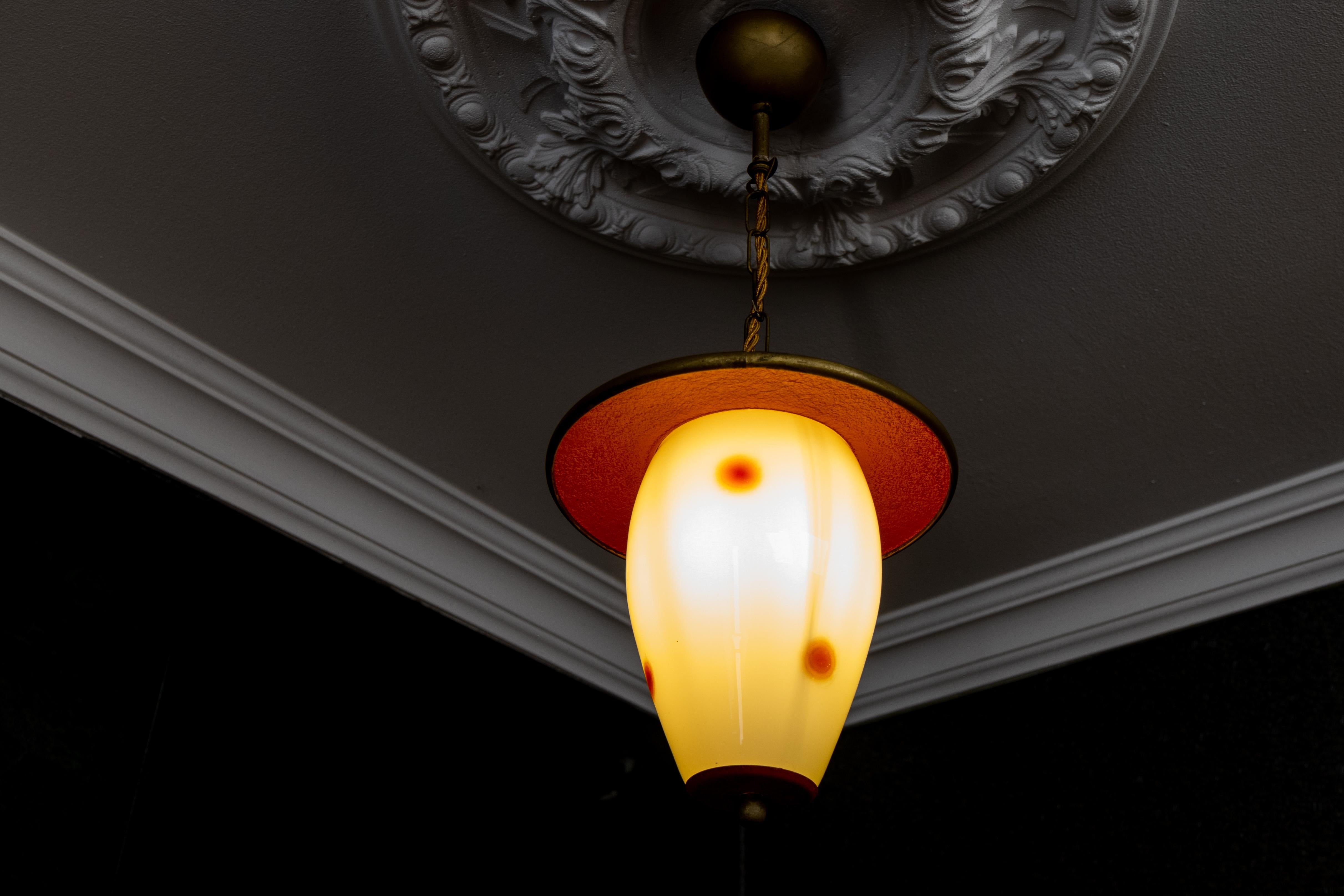 Farol colgante moderno de mediados de siglo con puntos blancos y rojos, Alemania, años 50 Moderno de mediados de siglo en venta