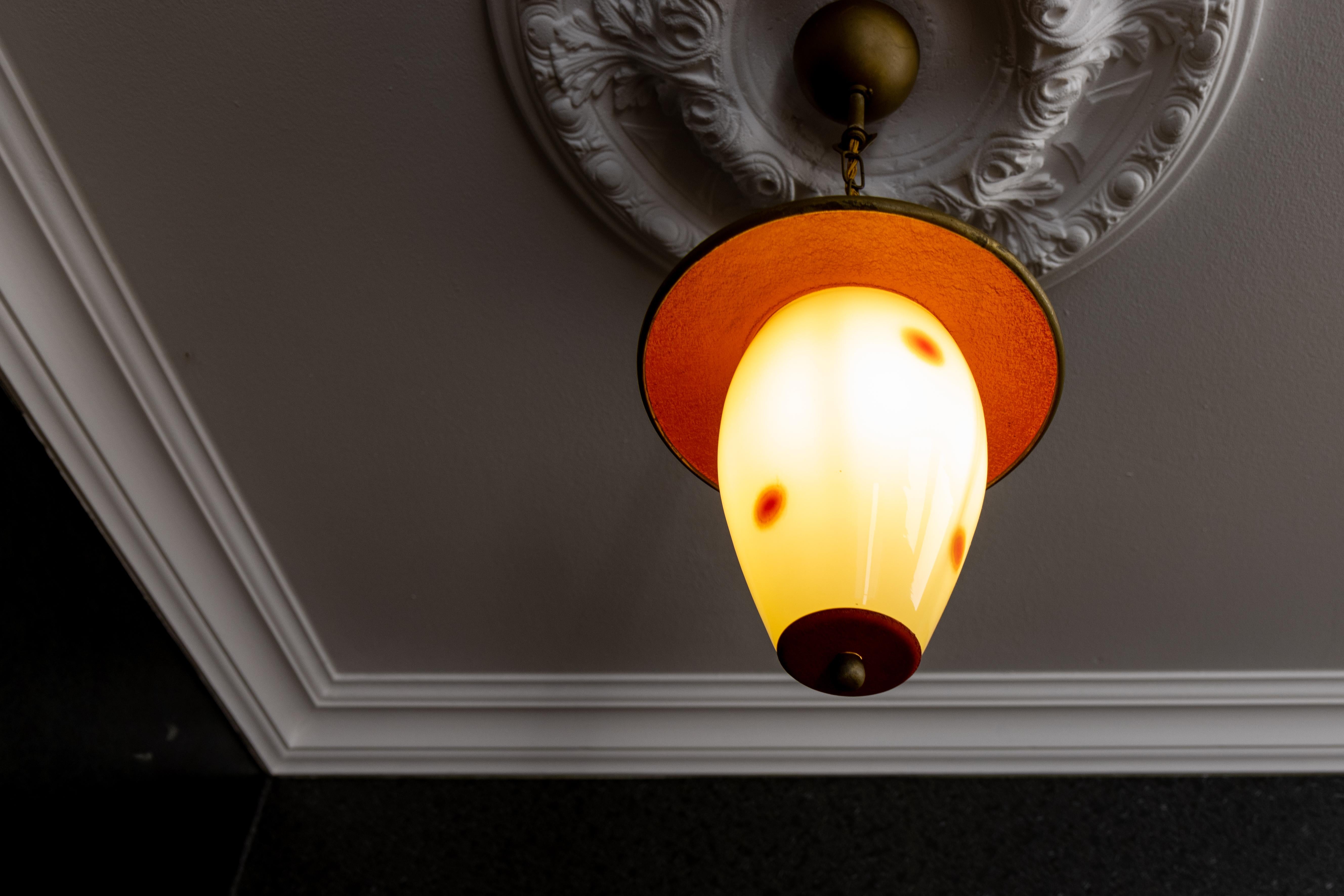 Farol colgante moderno de mediados de siglo con puntos blancos y rojos, Alemania, años 50 Alemán en venta