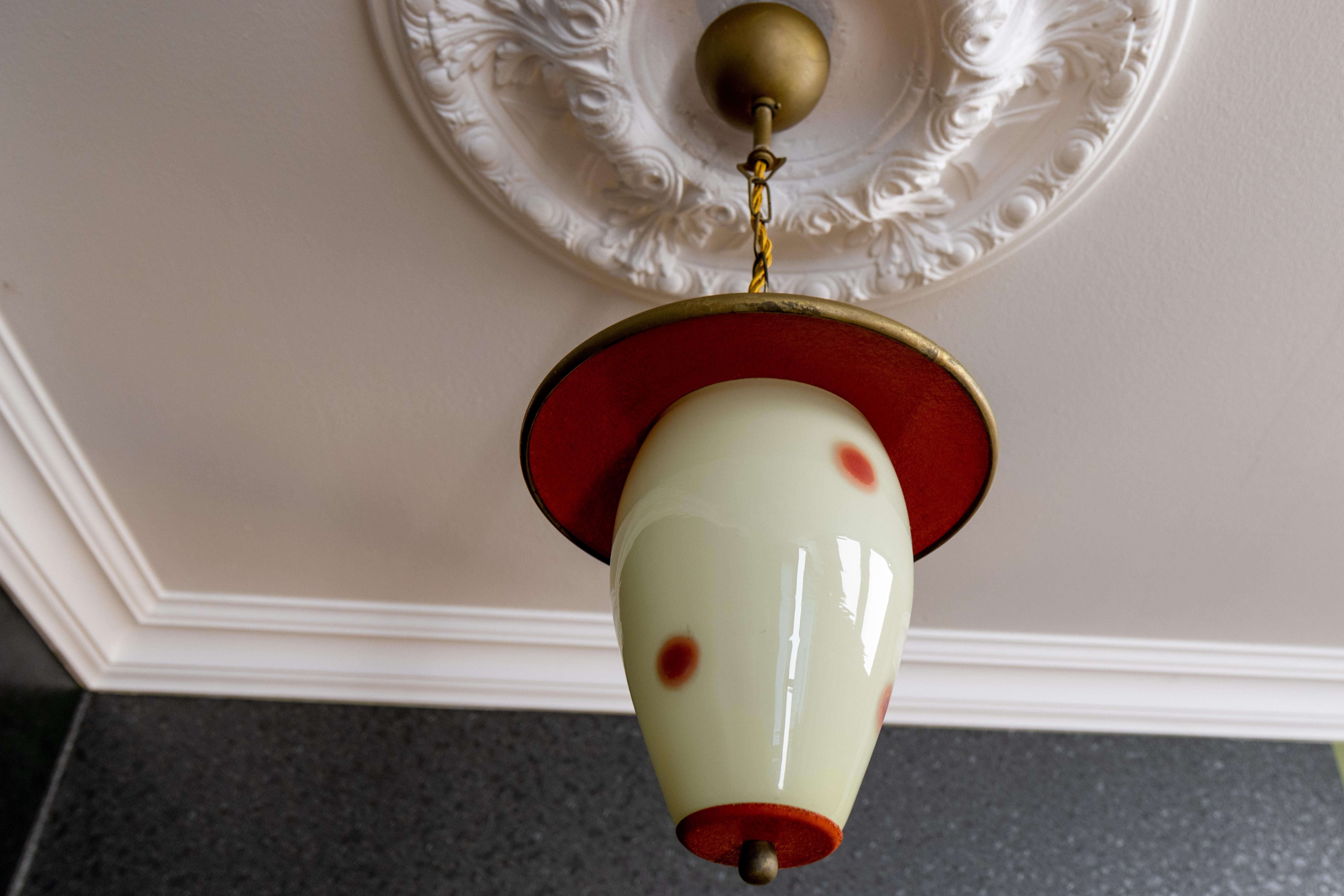Farol colgante moderno de mediados de siglo con puntos blancos y rojos, Alemania, años 50 Metal en venta