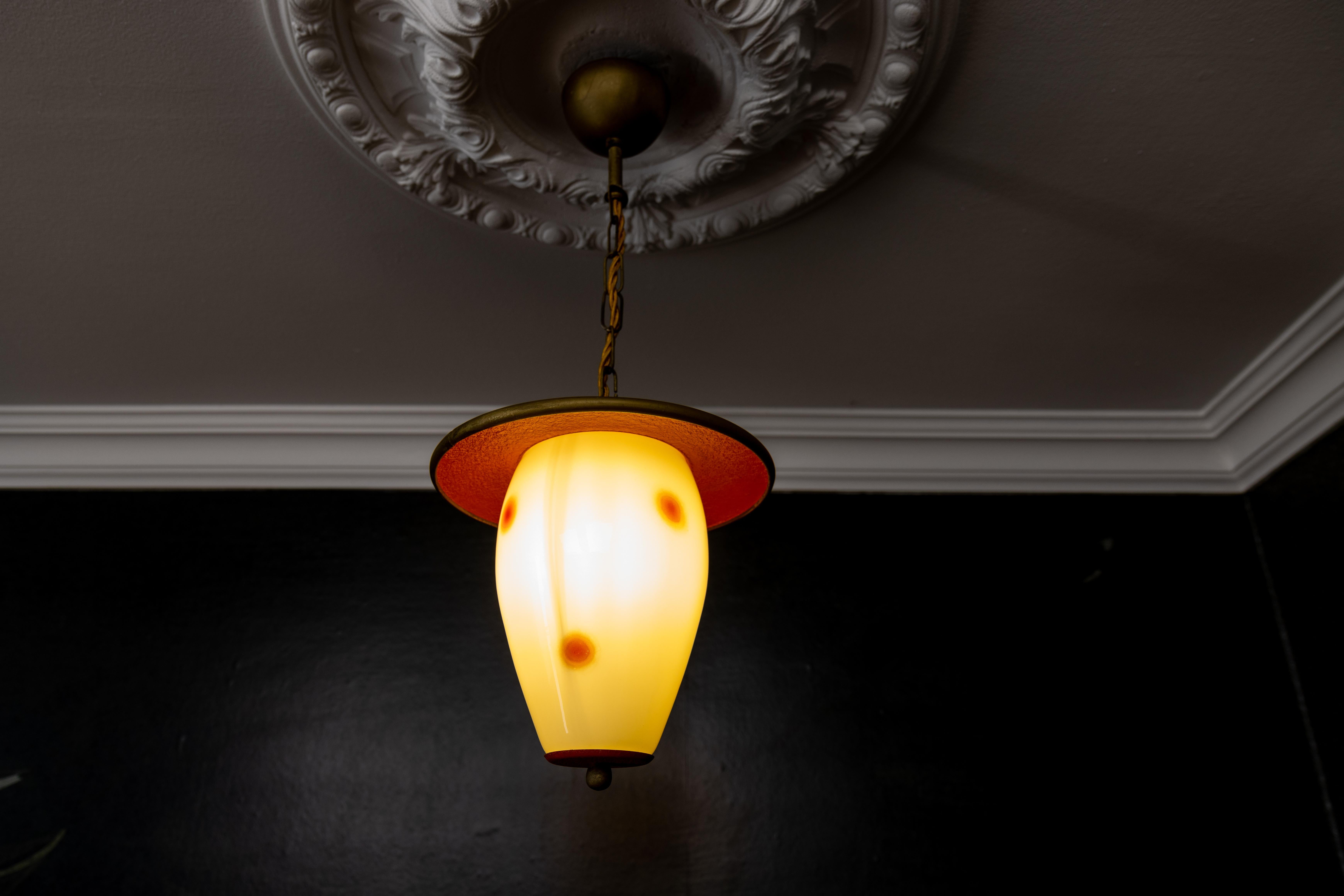 Farol colgante moderno de mediados de siglo con puntos blancos y rojos, Alemania, años 50 en venta 2