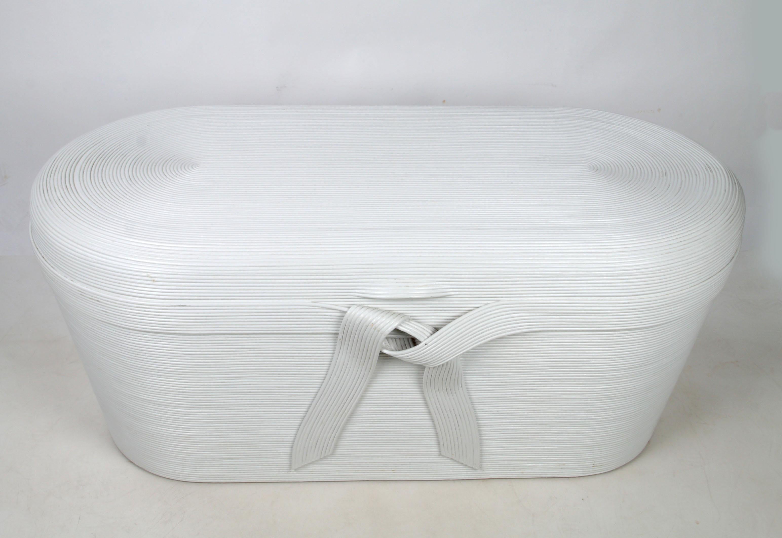 Mid-Century Modern White Bamboo and Wood Chest, Blanket Chest In Good Condition In Miami, FL