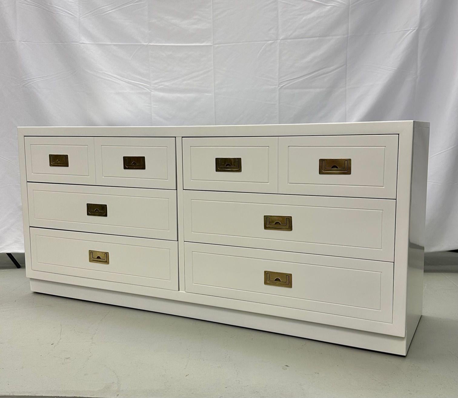 Mid-Century Modern White Campaign Dresser / Chest of Drawers, America, Brass In Good Condition For Sale In Stamford, CT