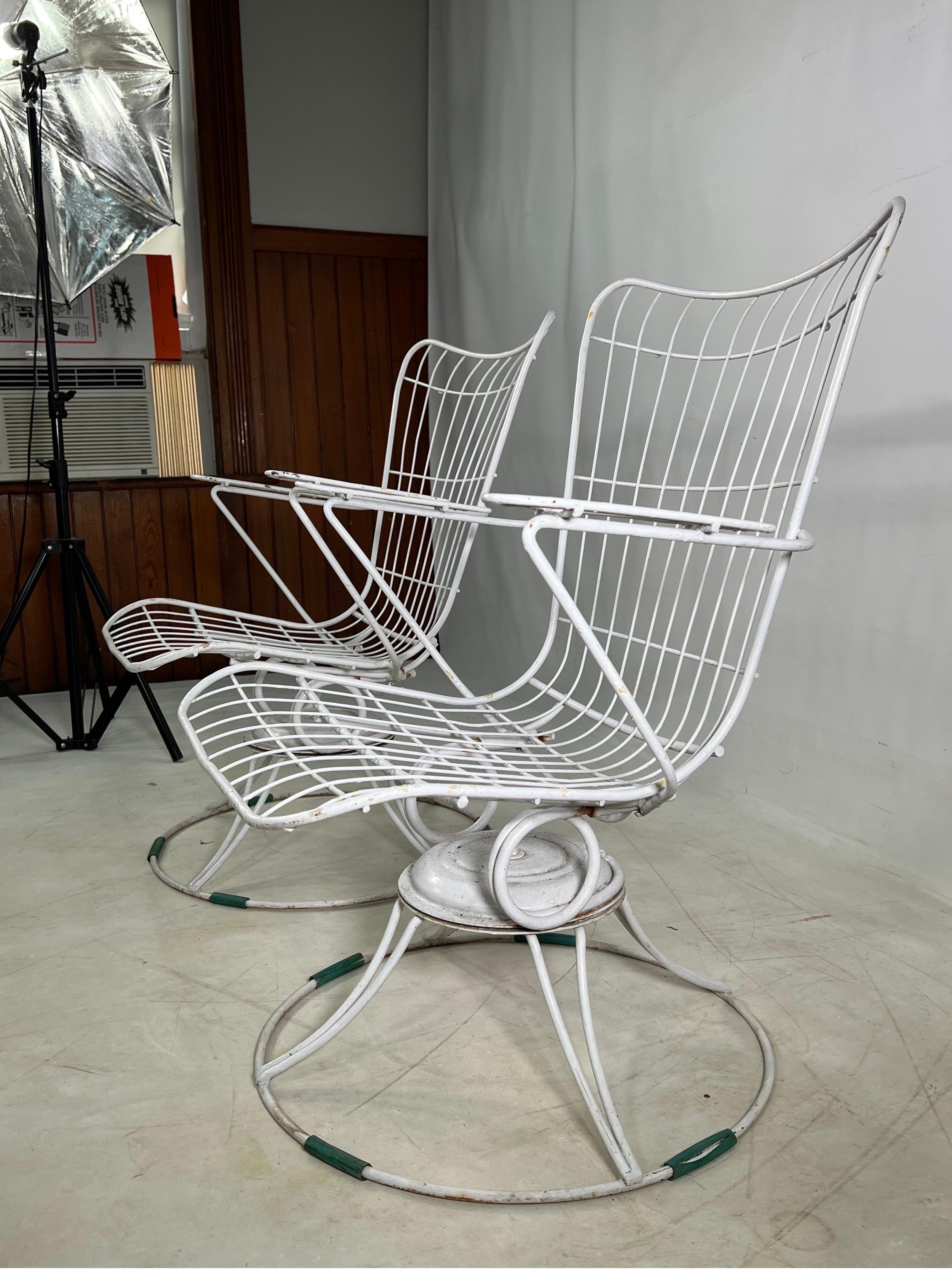 American Mid-Century Modern White Castiron Homecrest Wire Lounge Chairs, Pair For Sale