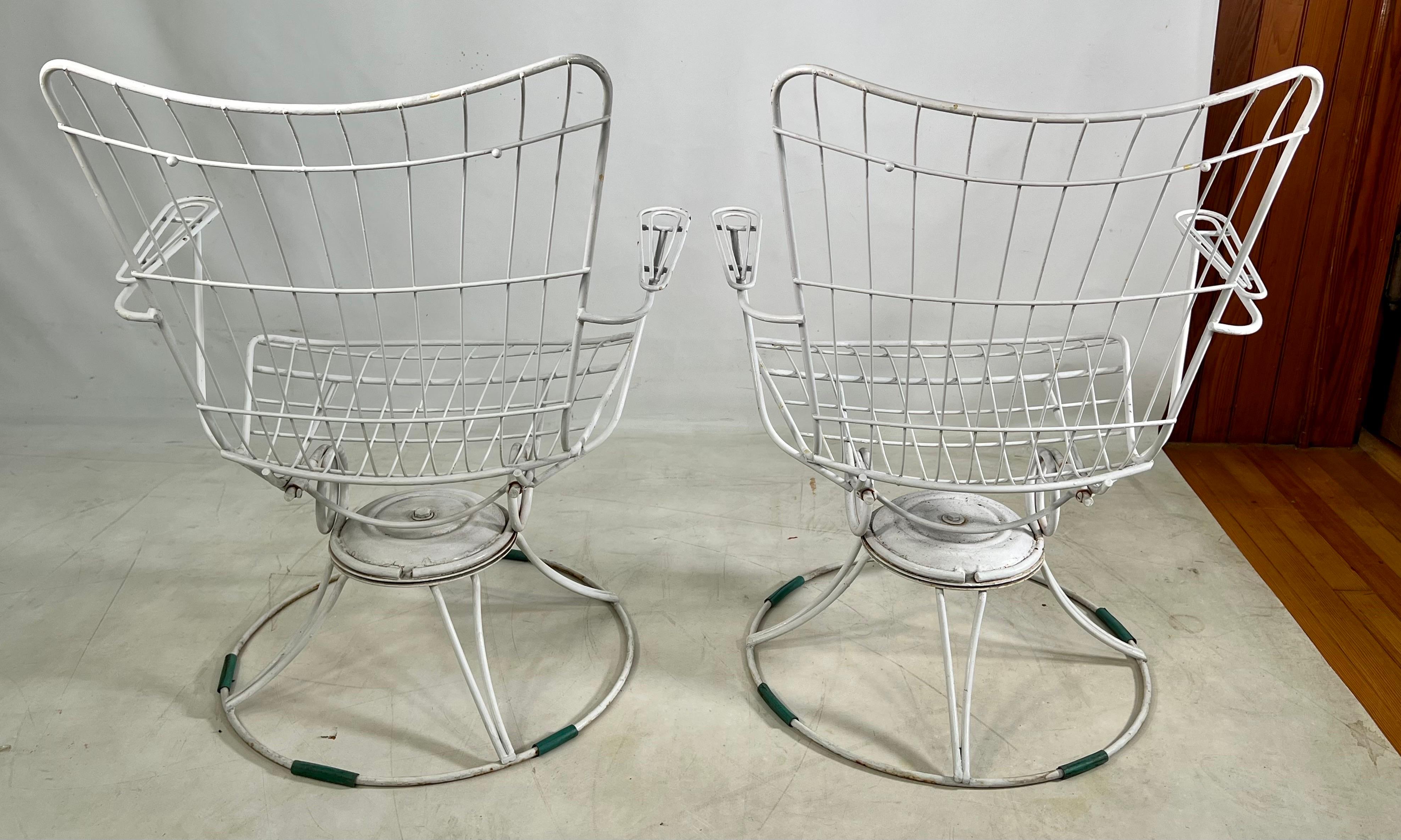 Sedie da salotto in filo di ferro Homecrest in Castiron bianco, coppia di sedie moderne di metà secolo In condizioni buone in vendita a Esperance, NY