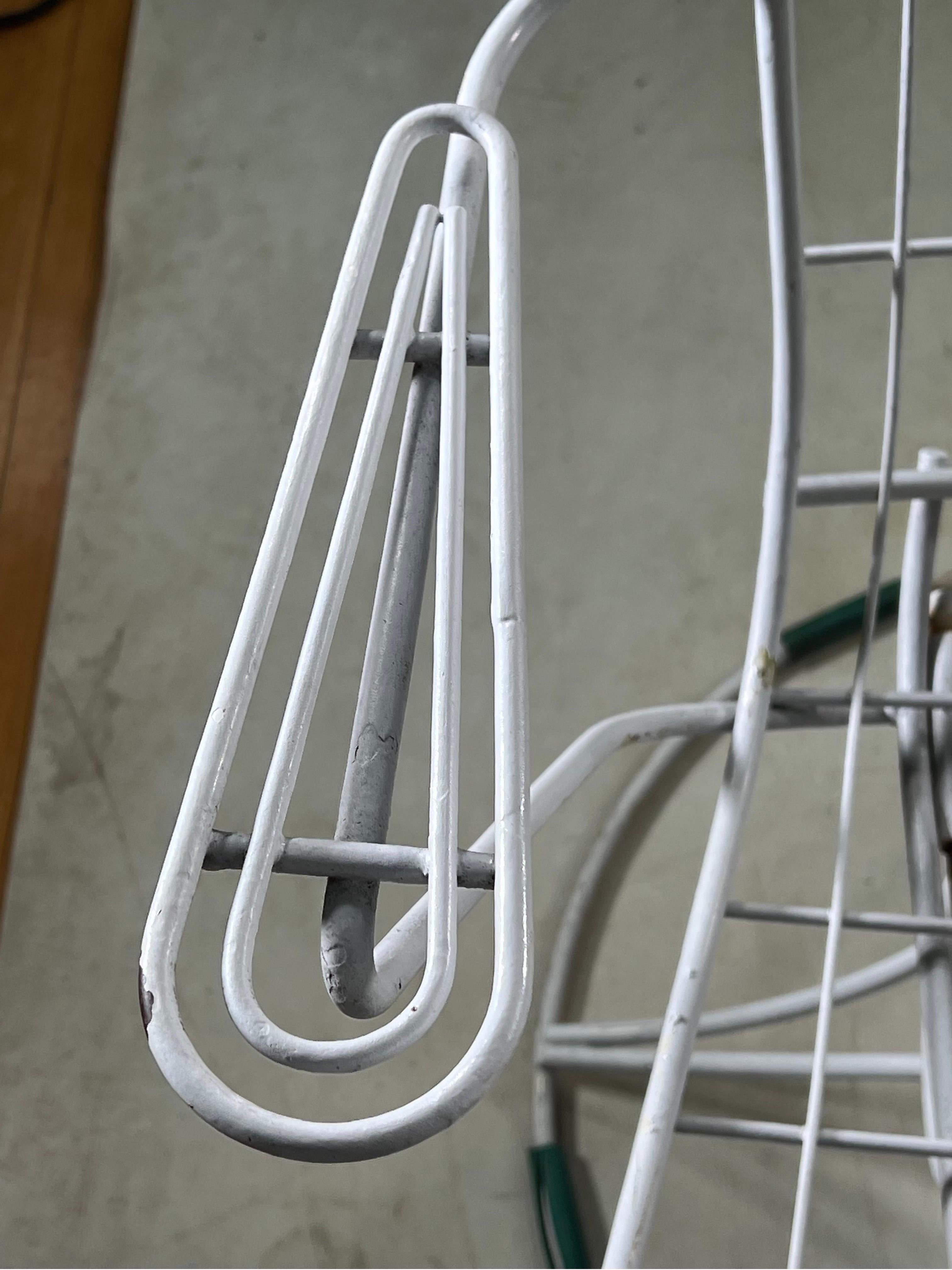 Sedie da salotto in filo di ferro Homecrest in Castiron bianco, coppia di sedie moderne di metà secolo in vendita 2
