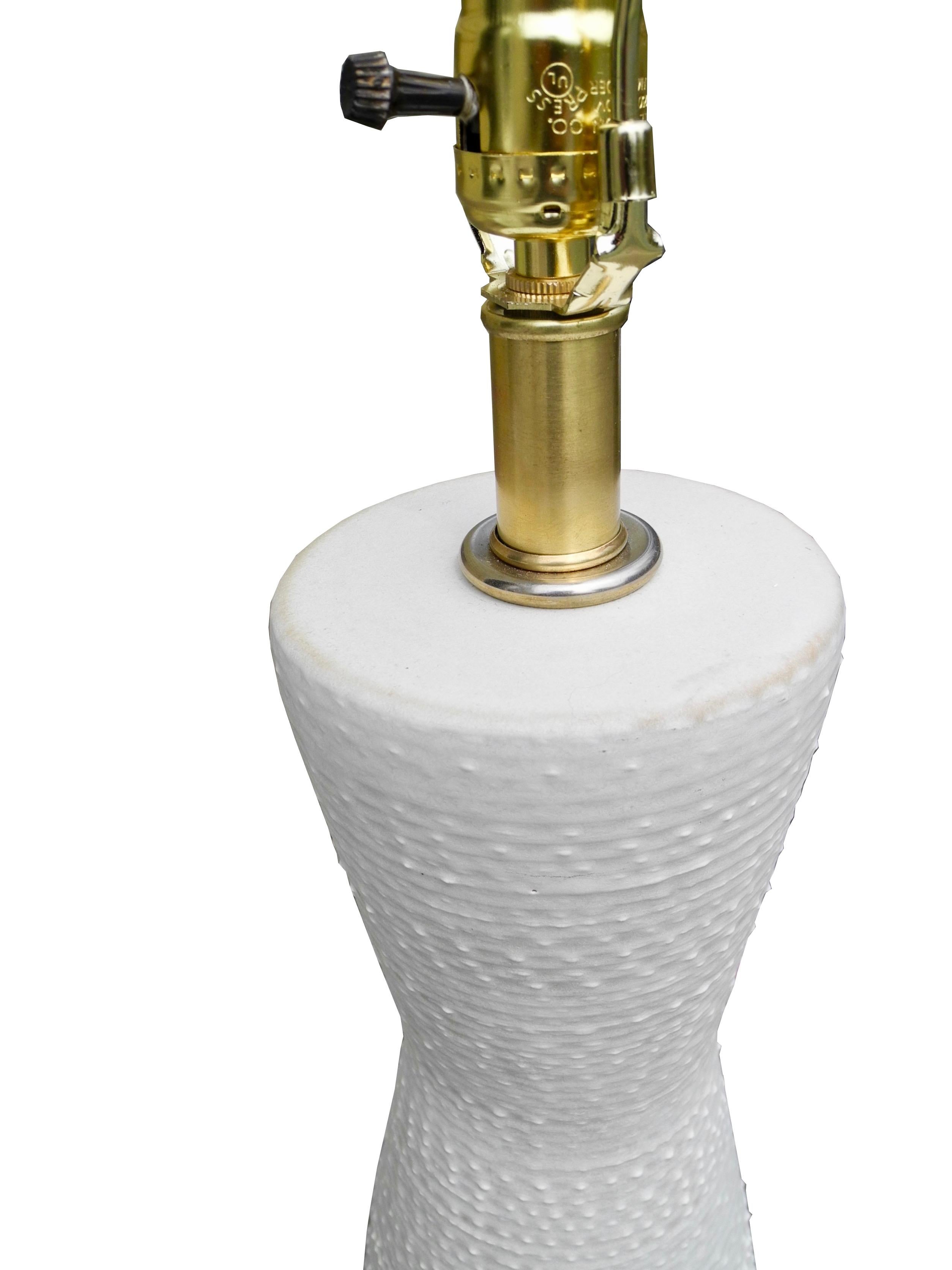 Mid-Century Modern White Ceramic Table Lamp by Design Technics, New York For Sale 1