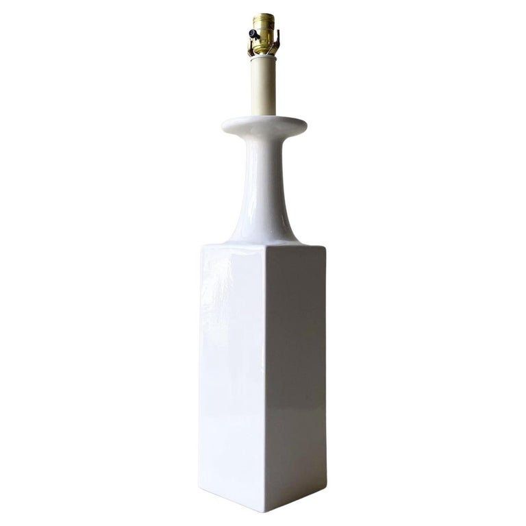 Mid-Century Modern White Ceramic Table Lamp For Sale at 1stDibs
