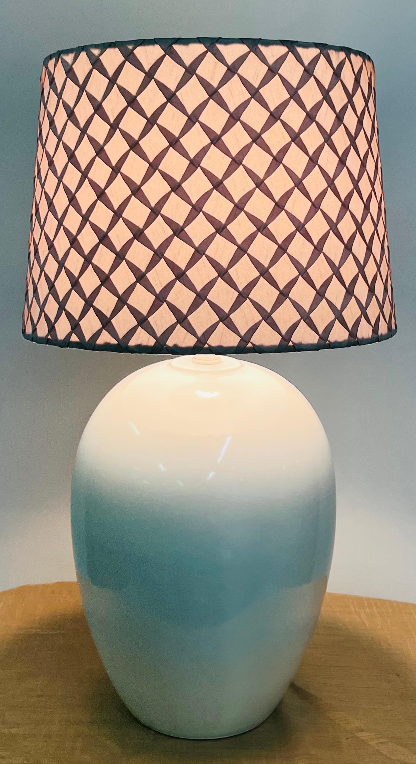 Mid Century Modern White Ceramic Table Lamp With Custom Shades, a Pair  For Sale 1