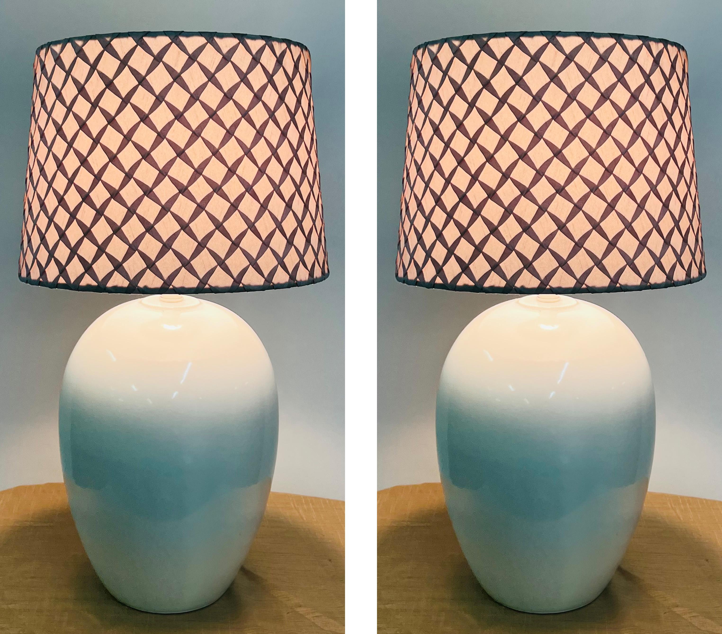 Mid Century Modern White Ceramic Table Lamp With Custom Shades, a Pair  For Sale 4