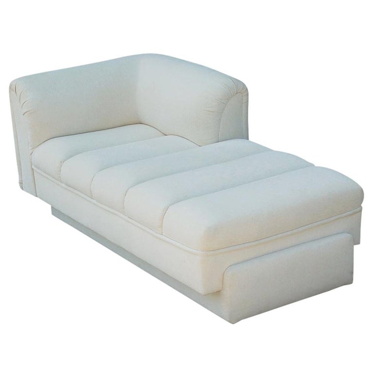 Geniet Beurs Wrok Mid-Century Modern White Channel Seat Chaise Lounge in White by Directional  at 1stDibs | modern white chaise lounge, white chaise lounge sofa, white modern  chaise lounge