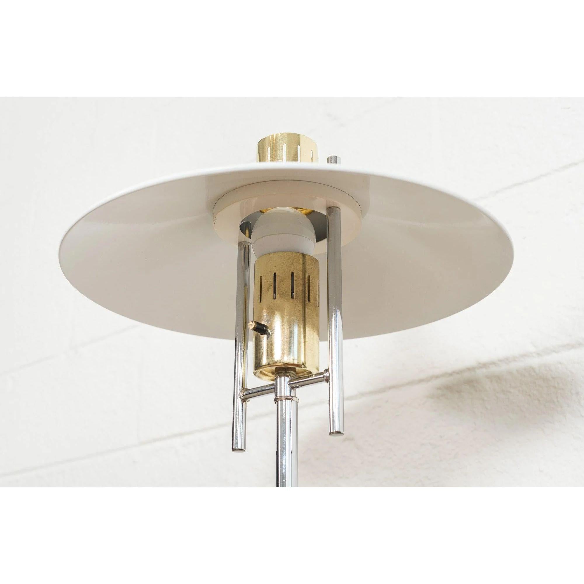 Mid-Century Modern White, Chrome and Brass Table Lamp, 1970s For Sale 4