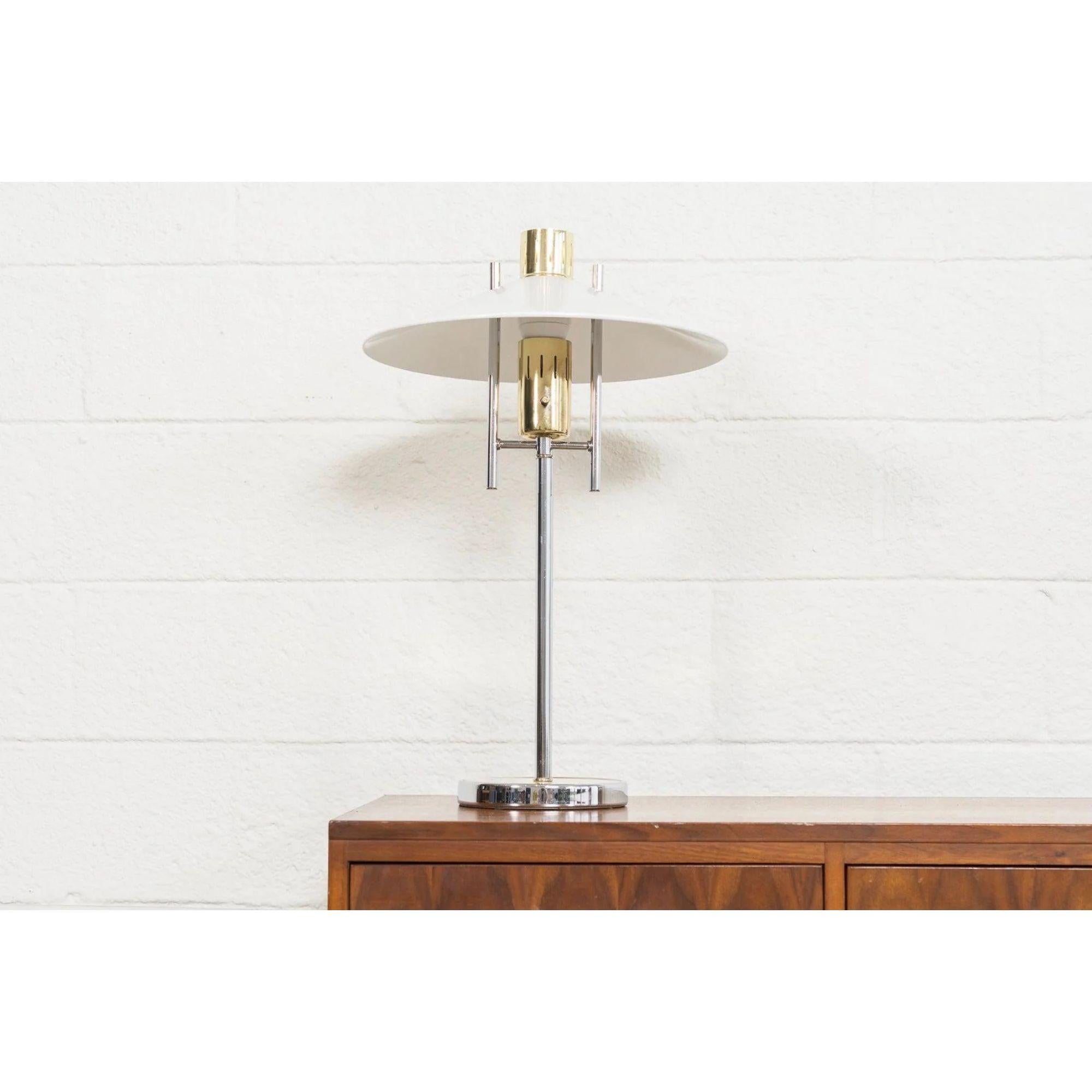Mid-Century Modern White, Chrome and Brass Table Lamp, 1970s In Good Condition For Sale In Detroit, MI