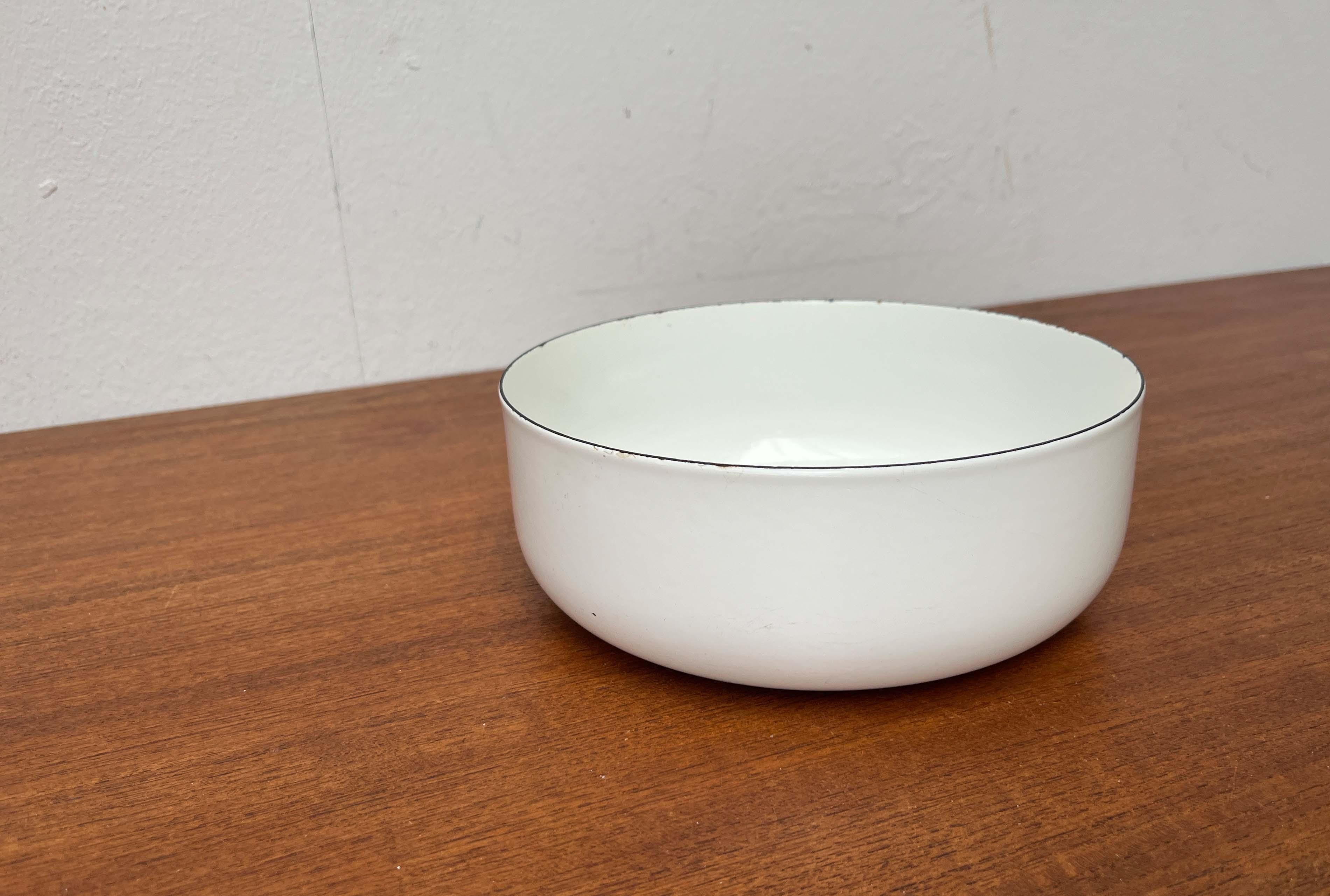 Ciotola moderna di metà secolo in smalto bianco di Kaj Franck per Finel, Finlandia, anni '60 in vendita 1