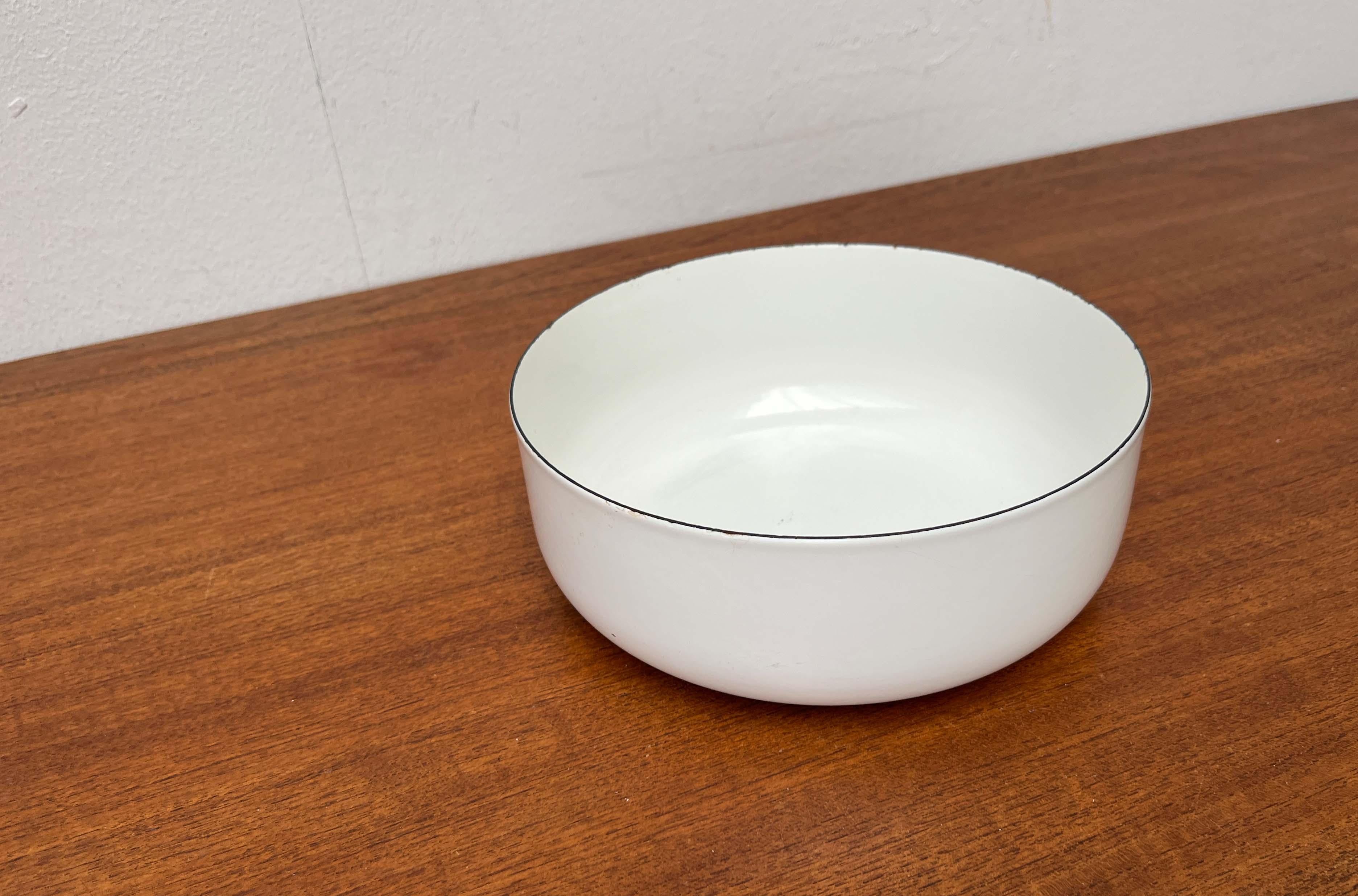 Ciotola moderna di metà secolo in smalto bianco di Kaj Franck per Finel, Finlandia, anni '60 in vendita 2