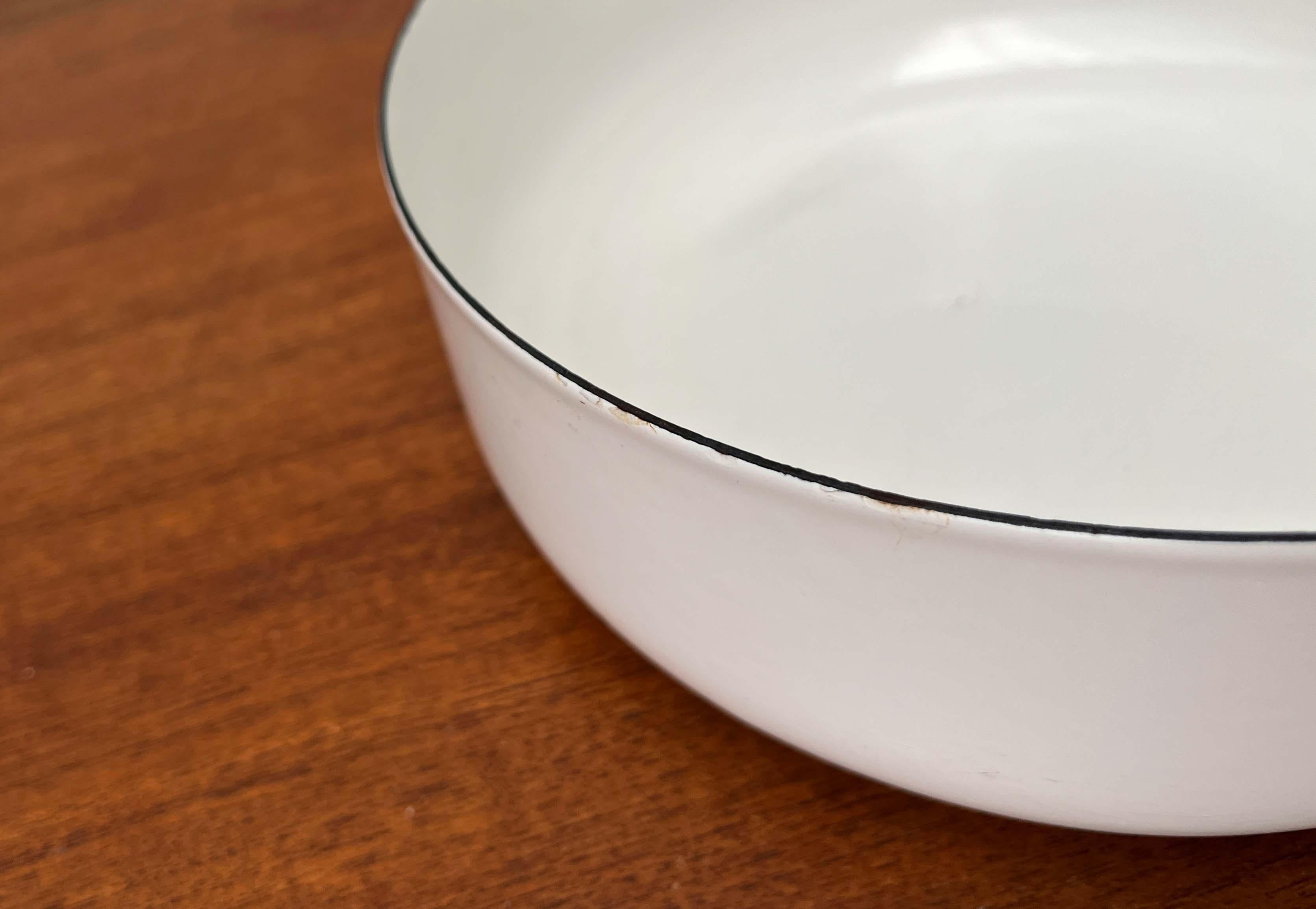 Ciotola moderna di metà secolo in smalto bianco di Kaj Franck per Finel, Finlandia, anni '60 in vendita 3