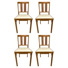 Juego de 4 sillas plegables modernas de mediados de siglo de piel sintética blanca y nogal tallado