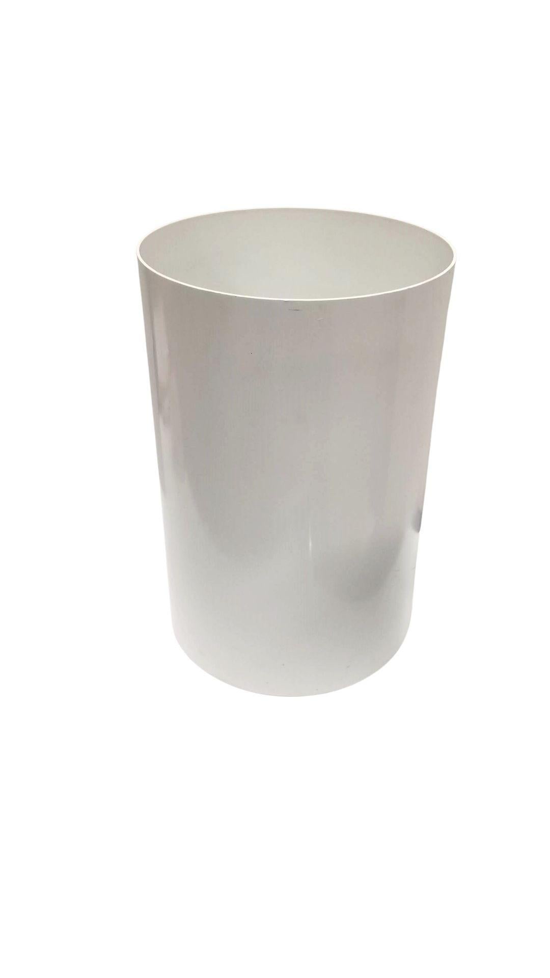 Set of 2 white plastic waste bins by Kartell
Kartell is an Italian company founded in Milan in 1949 by Giulio Castelli. Their vintage waste bins are stylish and functional, featuring a sleek design made from high-quality plastic, these waste bins