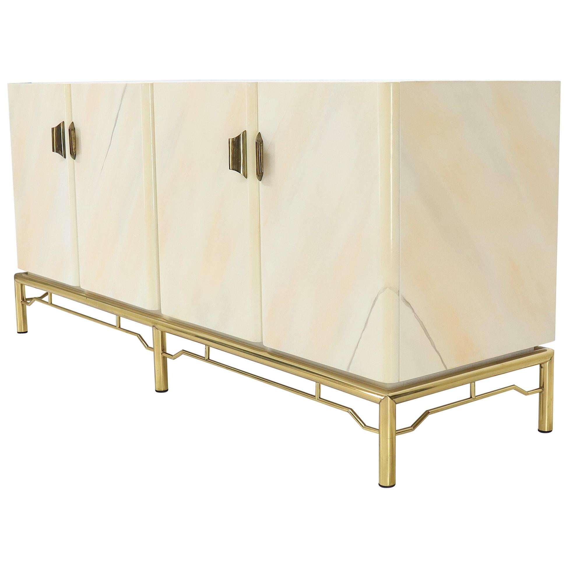 Credenza Moderna de Mitad de Siglo con 4 Puertas en Lacado Blanco Faux Finish sobre Base de Latón