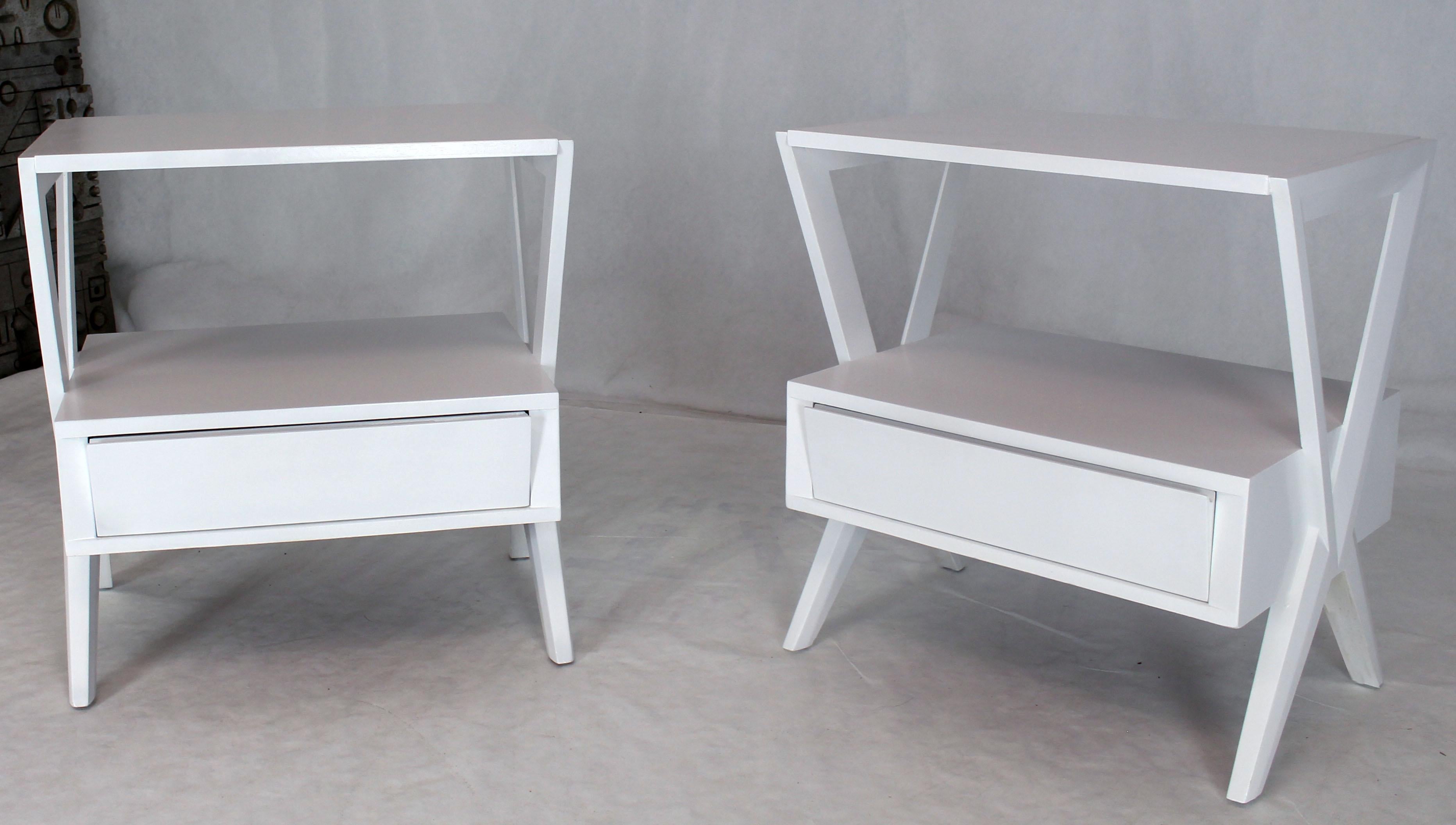 Hardwood Mid-Century Modern White Lacquer One Drawer X-Bases End Tables Nightstands, Pair For Sale