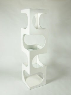 Mid-Century Modern White Lacquer Sculptural Tower Étagère - Roger Sprunger Style