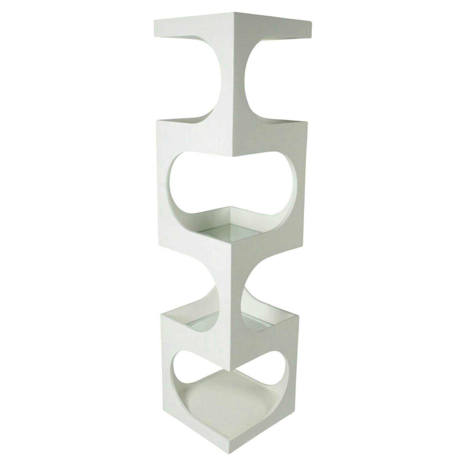 Mid-Century Modern White Lacquer Sculptural Tower Étagère - Roger Sprunger Style For Sale