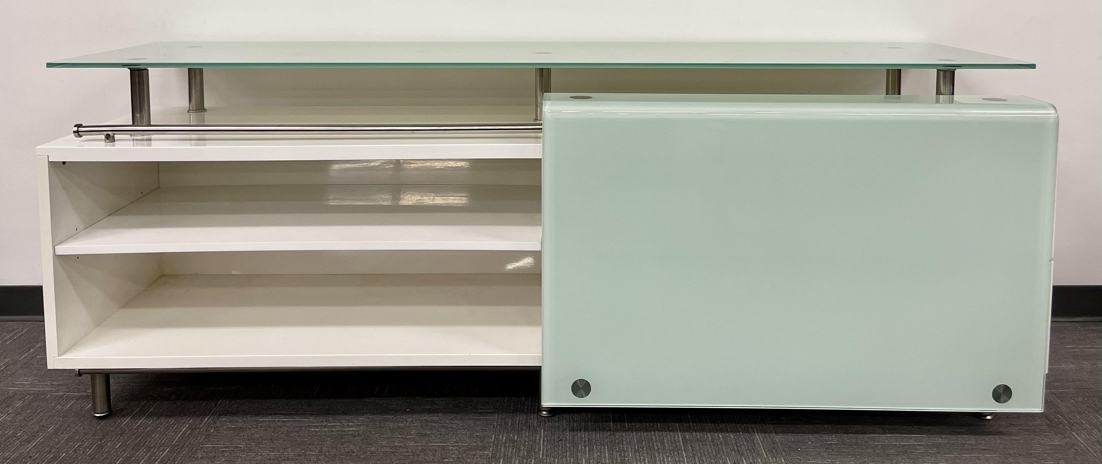 20th Century Mid-Century Modern White Lacquered and Glass Console, Dresser or Sideboard For Sale